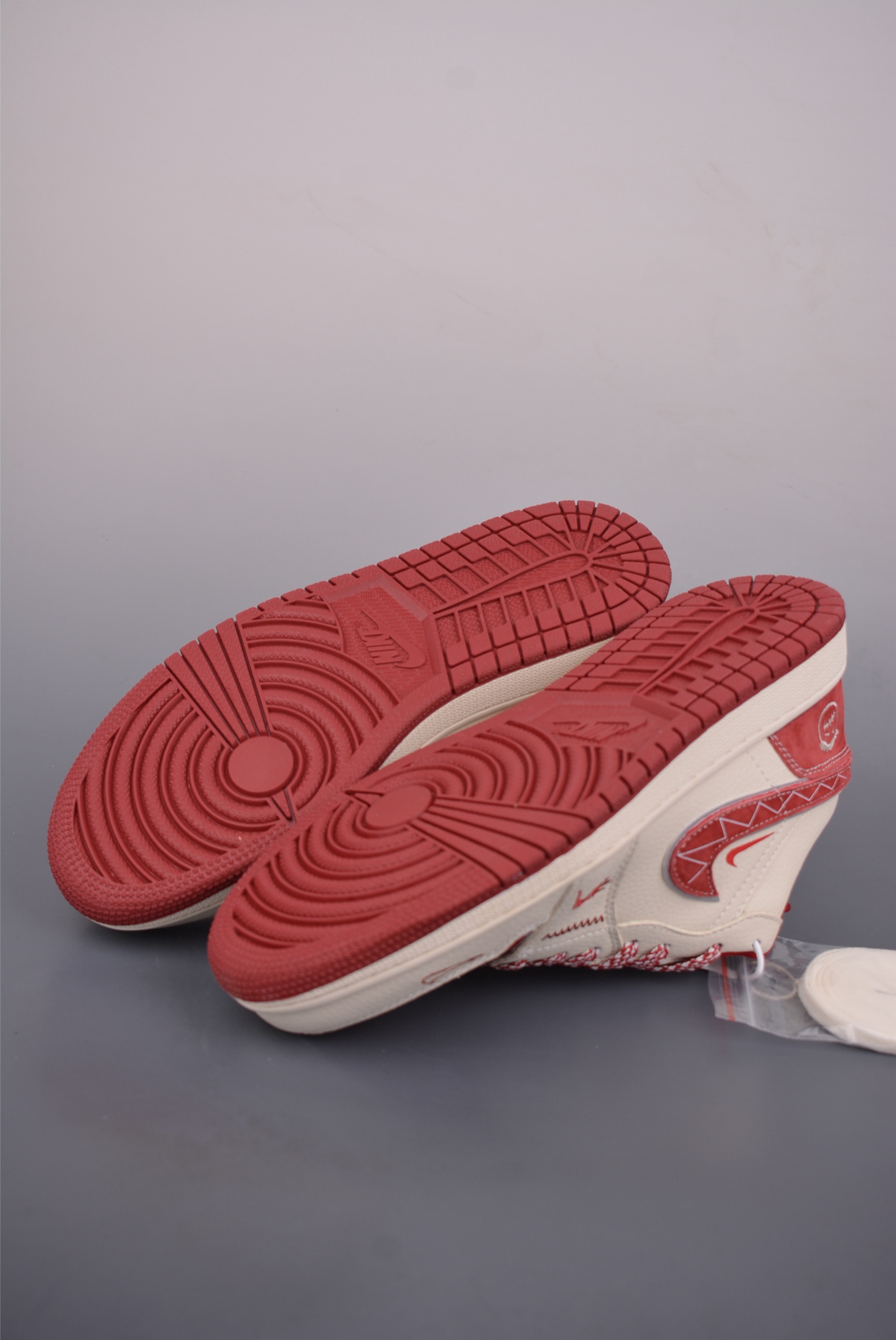 Nike Jordan Air Jordan 1 斯图西联名 LR8888-016 Nike Jordan Air Jordan 1 斯图西联名 LR8888-016