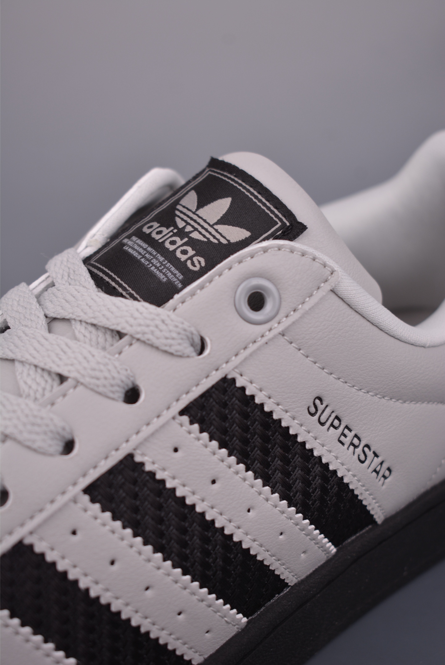 140 AdidOriginals Superstar 2025全新版本 贝壳头 JQ3183