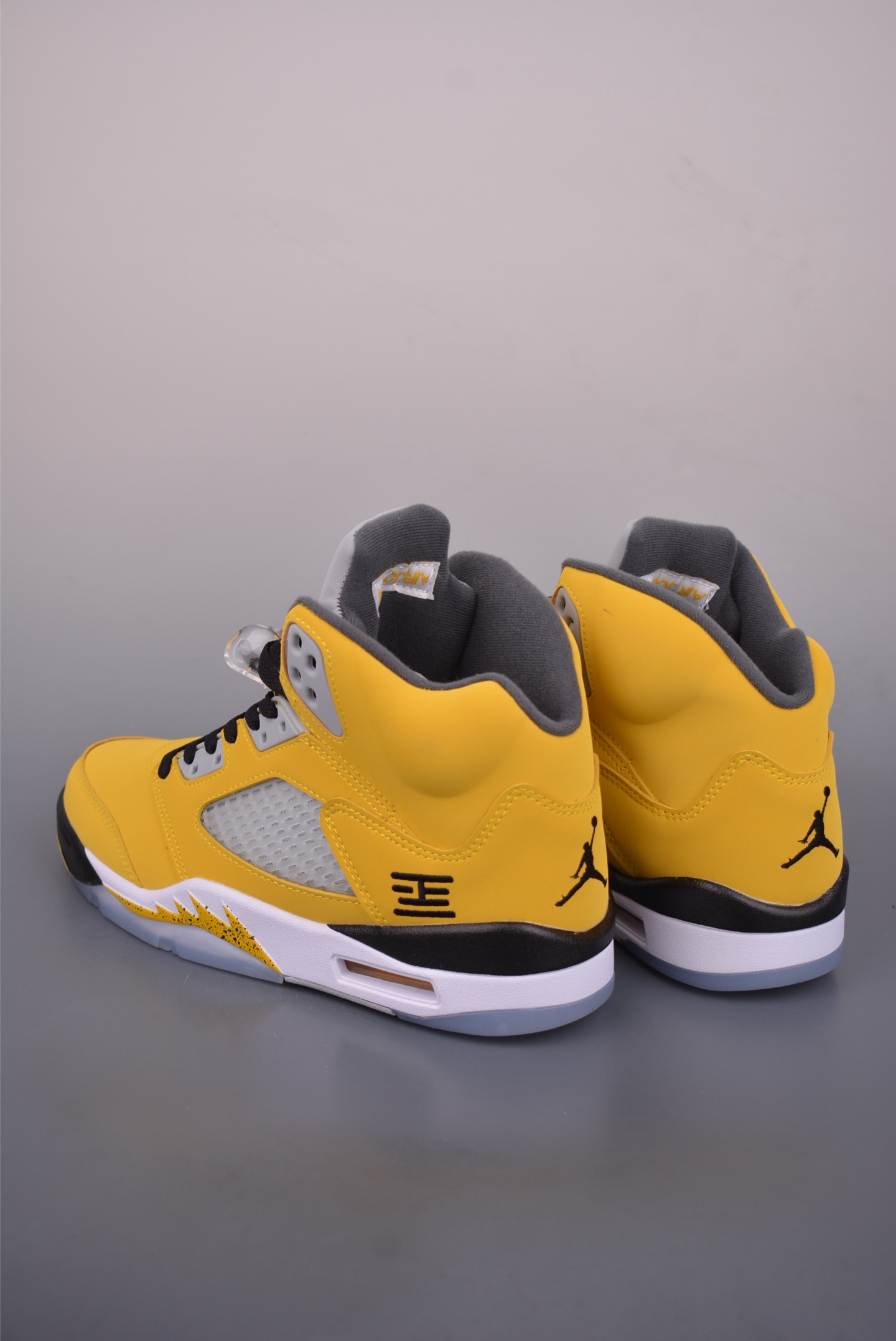 Air Jordan 5 Retro 乔丹5 复刻白粉黑 103372-700