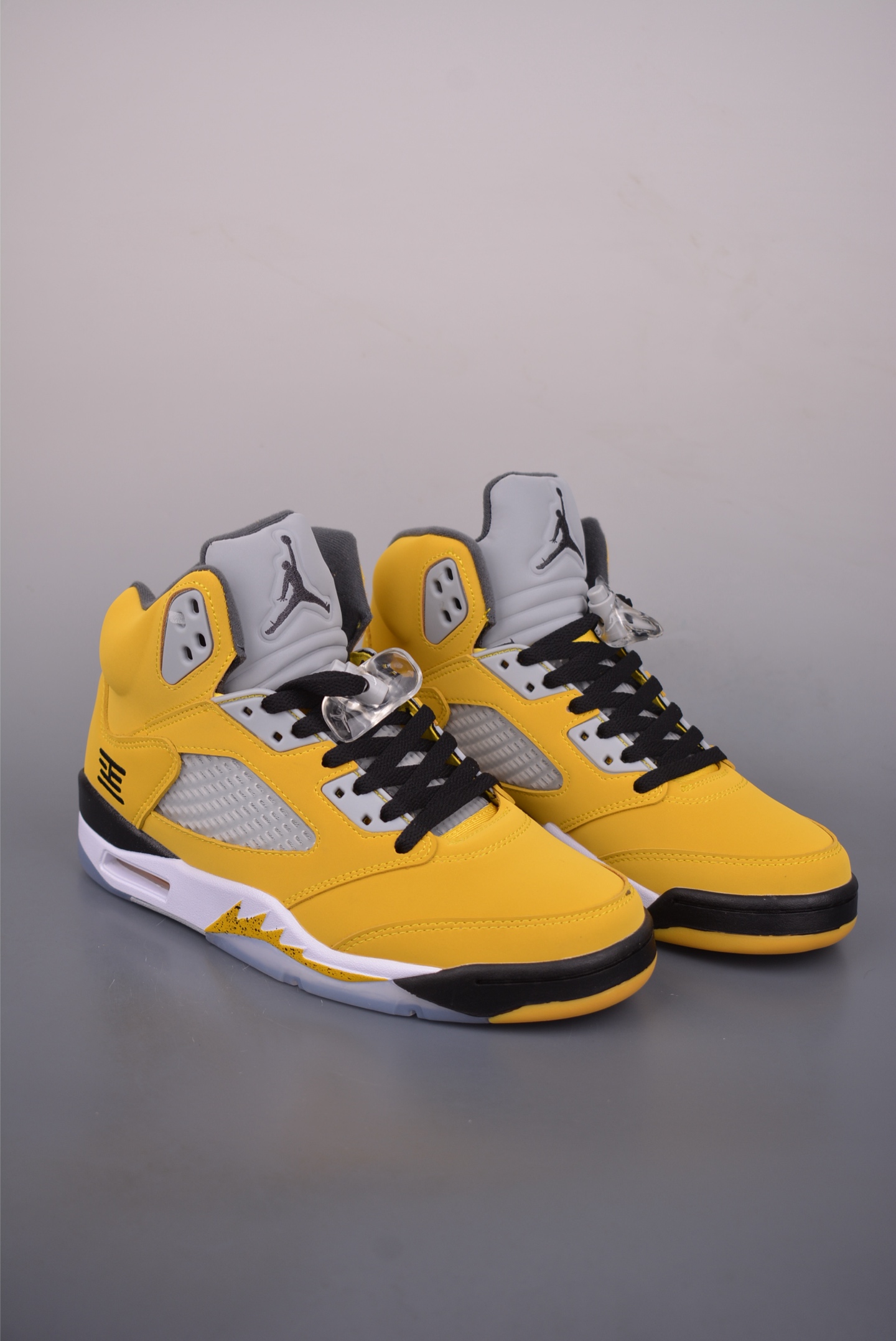 Air Jordan 5 Retro 乔丹5 复刻白粉黑 103372-700