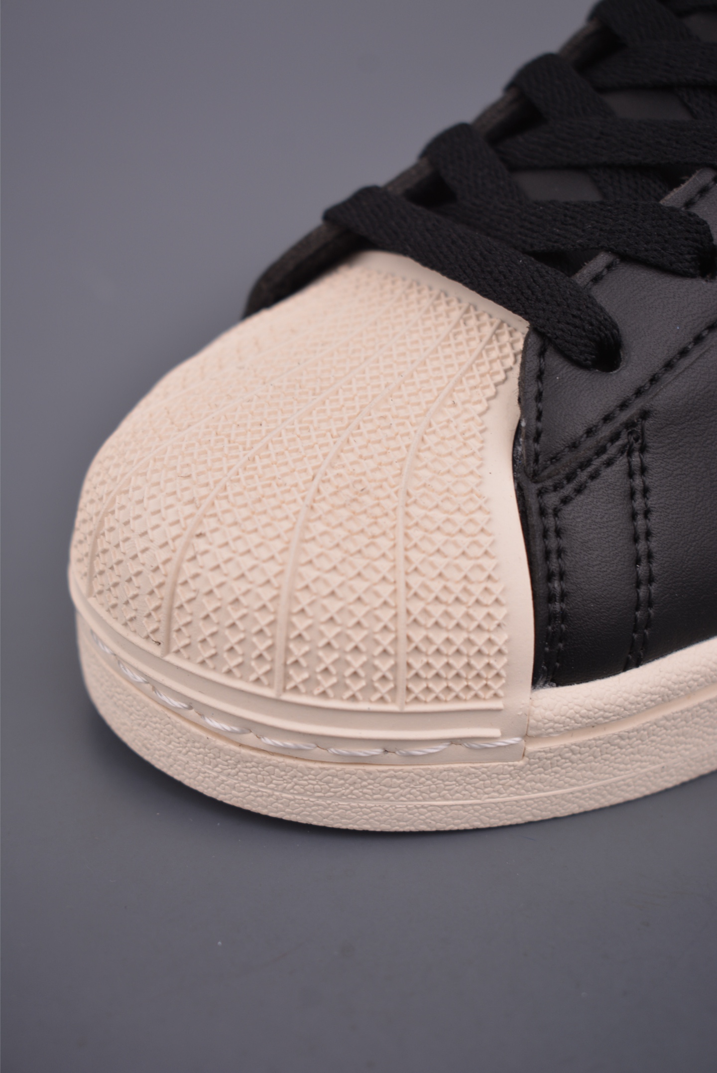 AdidOriginals Superstar 2025全新版本 贝壳头 JQ3182