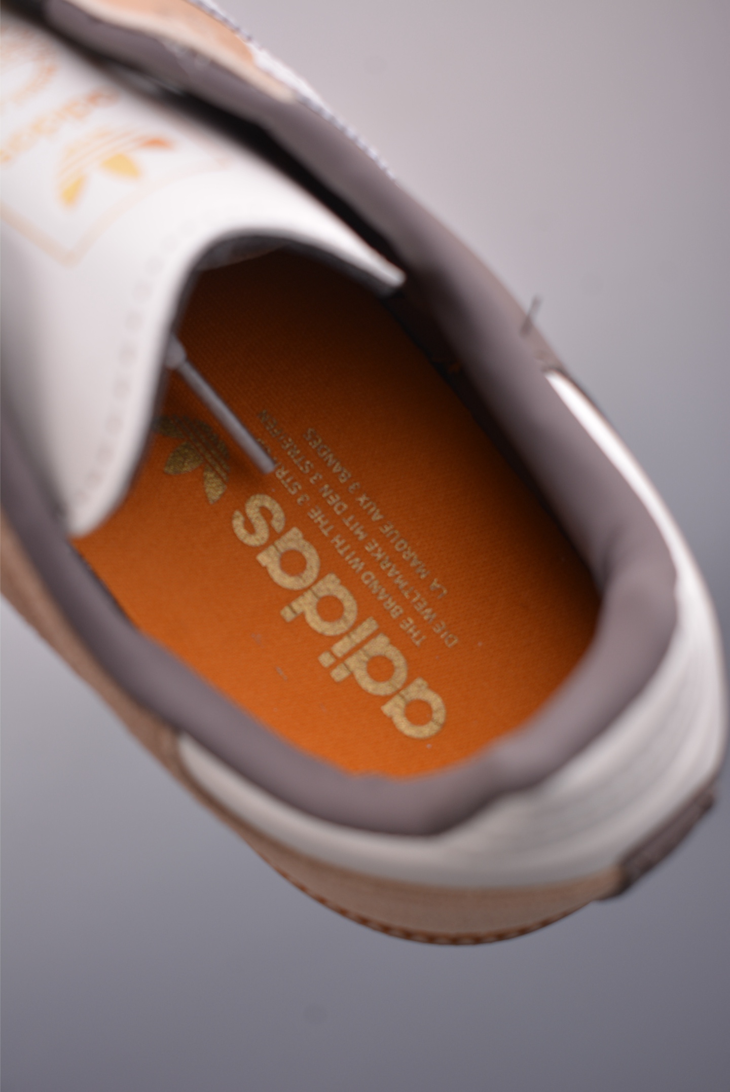 Adidas三叶草SAMBA W 休闲板鞋 KJ7594 Adidas三叶草SAMBA W 休闲板鞋 KJ7594