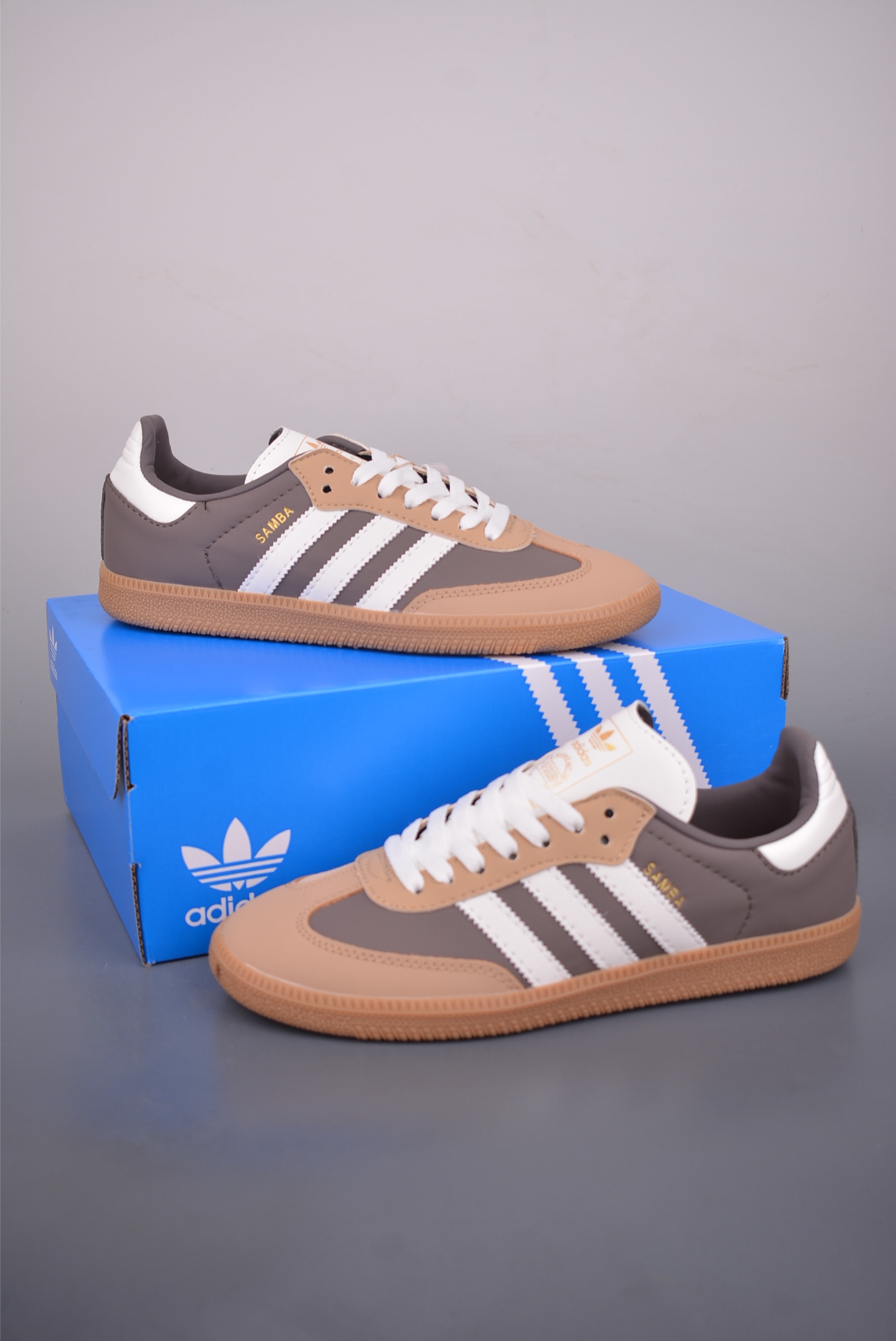 Adidas三叶草SAMBA W 休闲板鞋 KJ7594 Adidas三叶草SAMBA W 休闲板鞋 KJ7594