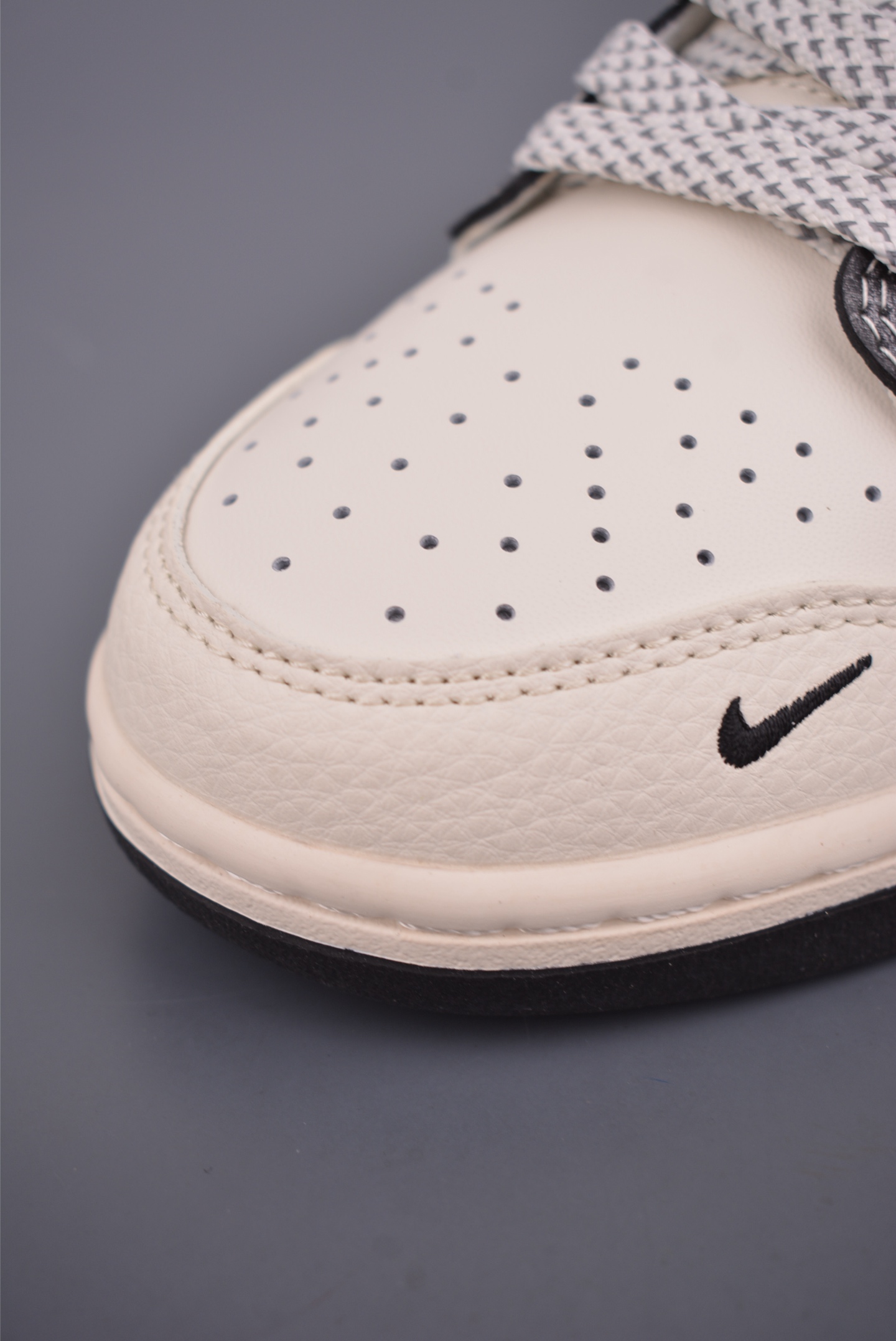 Nike SB Dunk Low Supreme联名 XS6089-625 Nike SB Dunk Low Supreme联名 XS6089-625