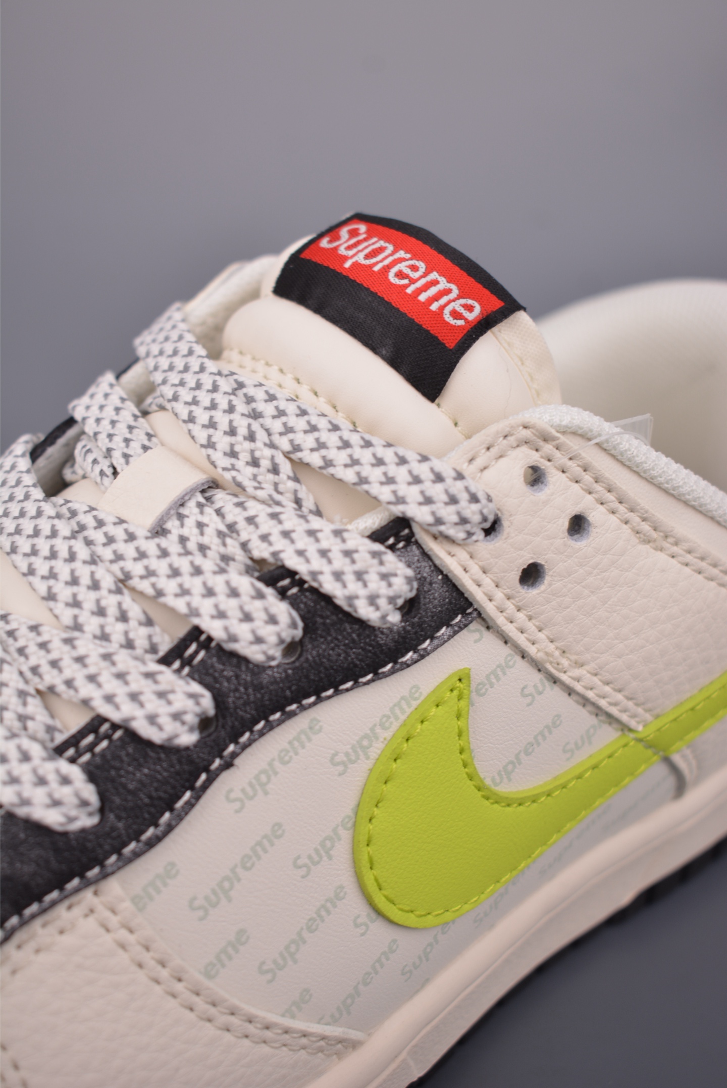 Nike SB Dunk Low Supreme联名 XS6089-625 Nike SB Dunk Low Supreme联名 XS6089-625