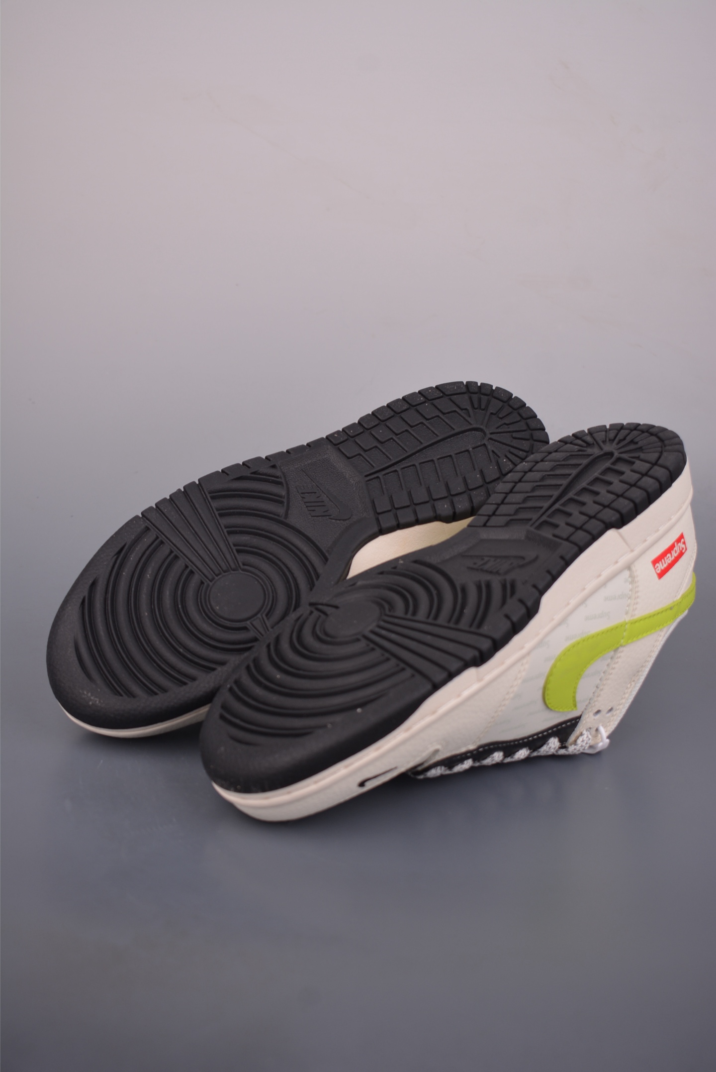 Nike SB Dunk Low Supreme联名 XS6089-625 Nike SB Dunk Low Supreme联名 XS6089-625