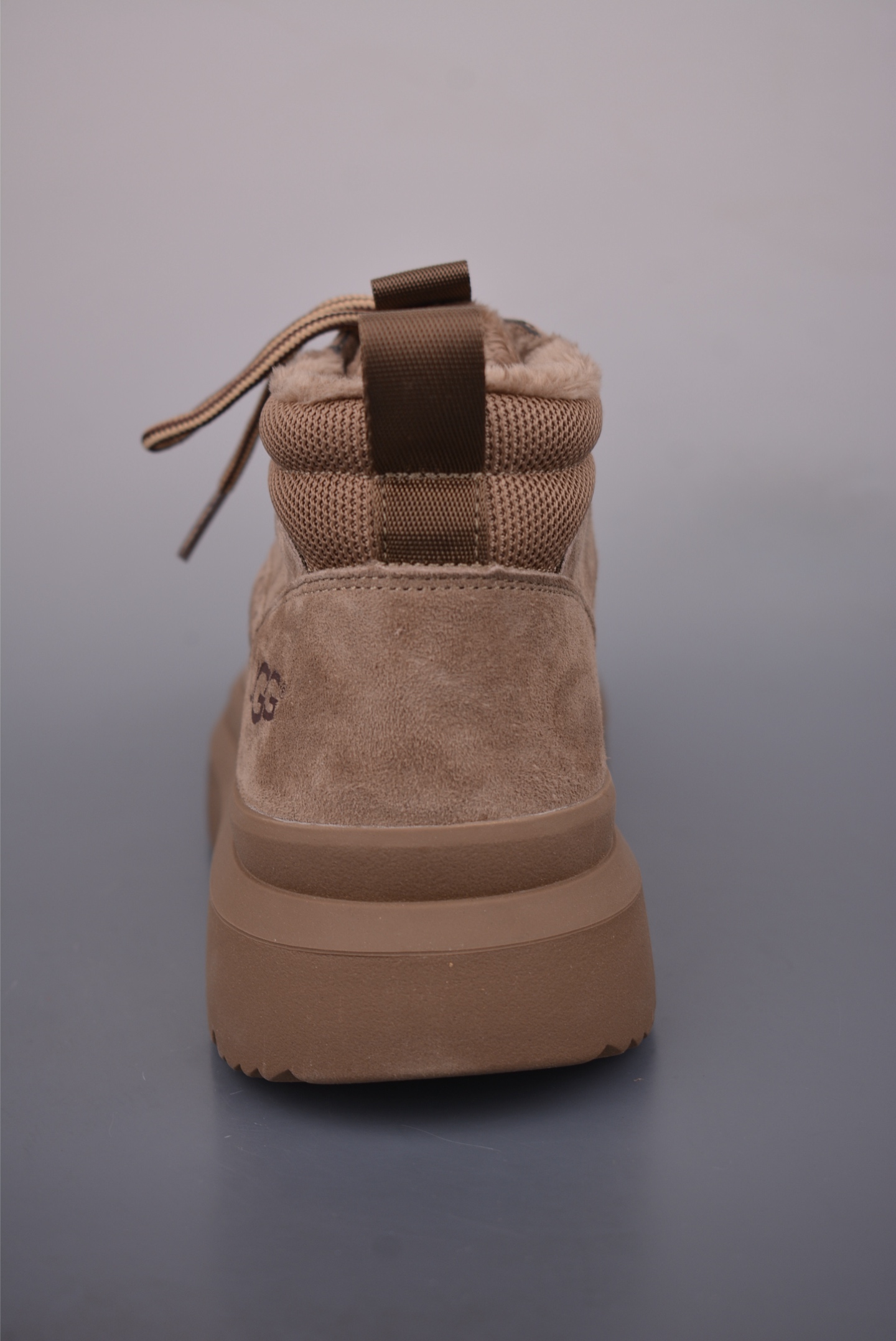  💰360 纯原版 可退换
UGG Tasman Weather Hybrid 
塔斯曼混合系列中帮轻量休闲马丁靴
2024秋冬新品 羊羔毛一体内里 保暖锁热 
秋冬必备 户外中帮休闲马丁靴雪地靴系列
广东大厂品质 24ss秋冬新款 时尚潮流搭配 
面料釆用意大利进口磨砂牛皮 全鞋真牛皮材料 
大底到五金都是代工厂原材料制作
好货不杀猪  首单质量严格把控 
全套官网统一包装 今年冬季防寒户外专用产品 日常随意搭配 型男必备
官方货号: U63382324
尺码：39 40 41 42 43 44（比运动鞋大一码）