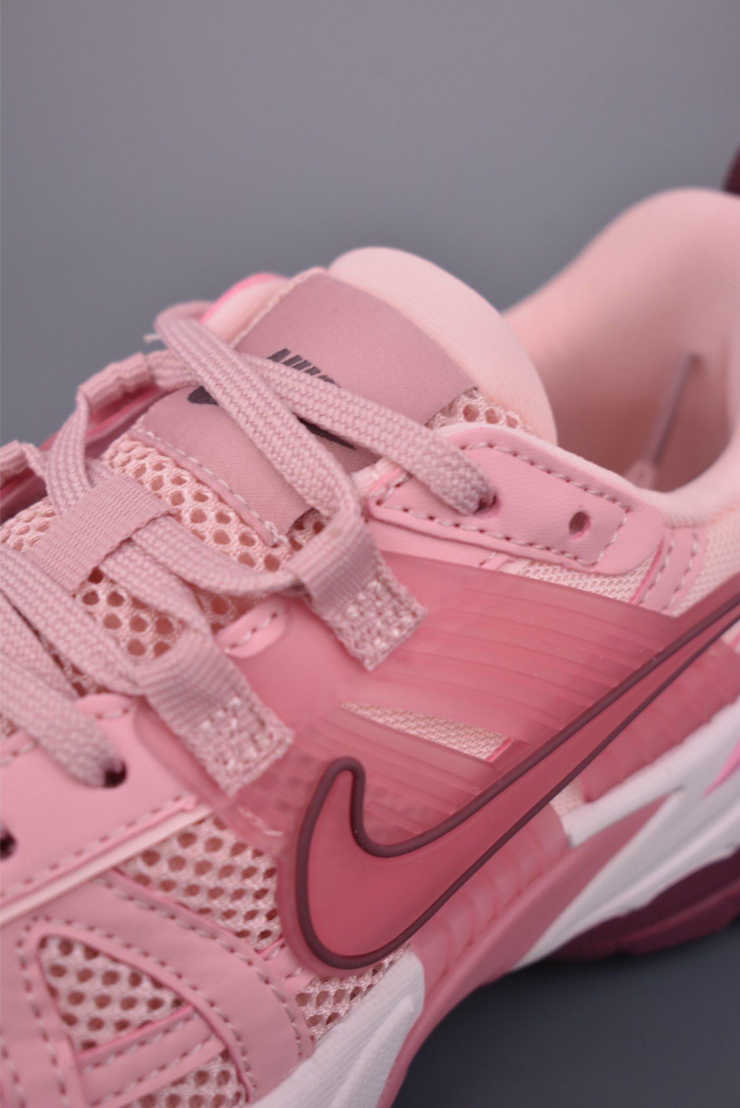 NIKE V2K Runtekk 版本 减震防滑复古低帮跑步鞋 FN0738-106