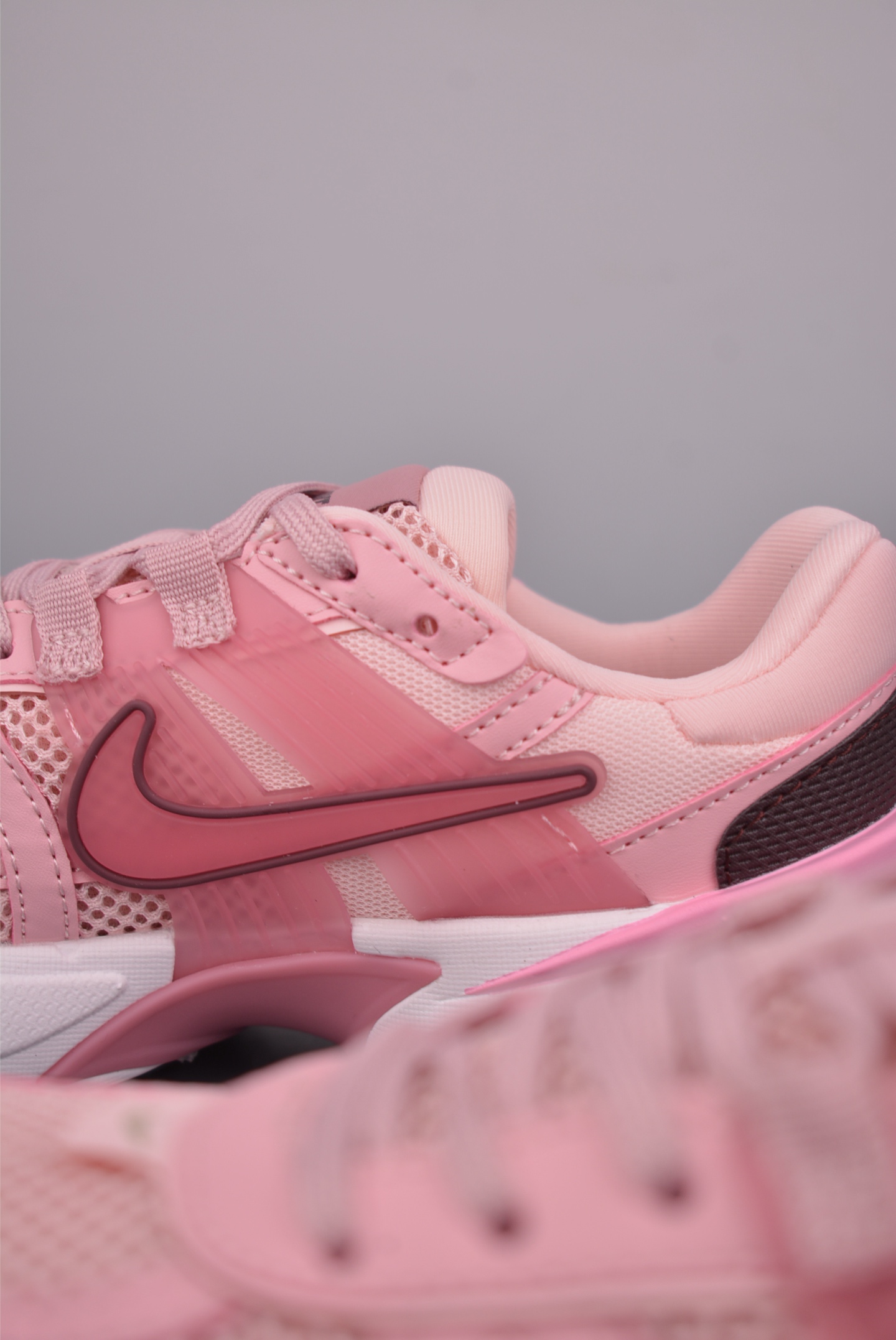 NIKE V2K Runtekk 版本 减震防滑复古低帮跑步鞋 FN0738-106