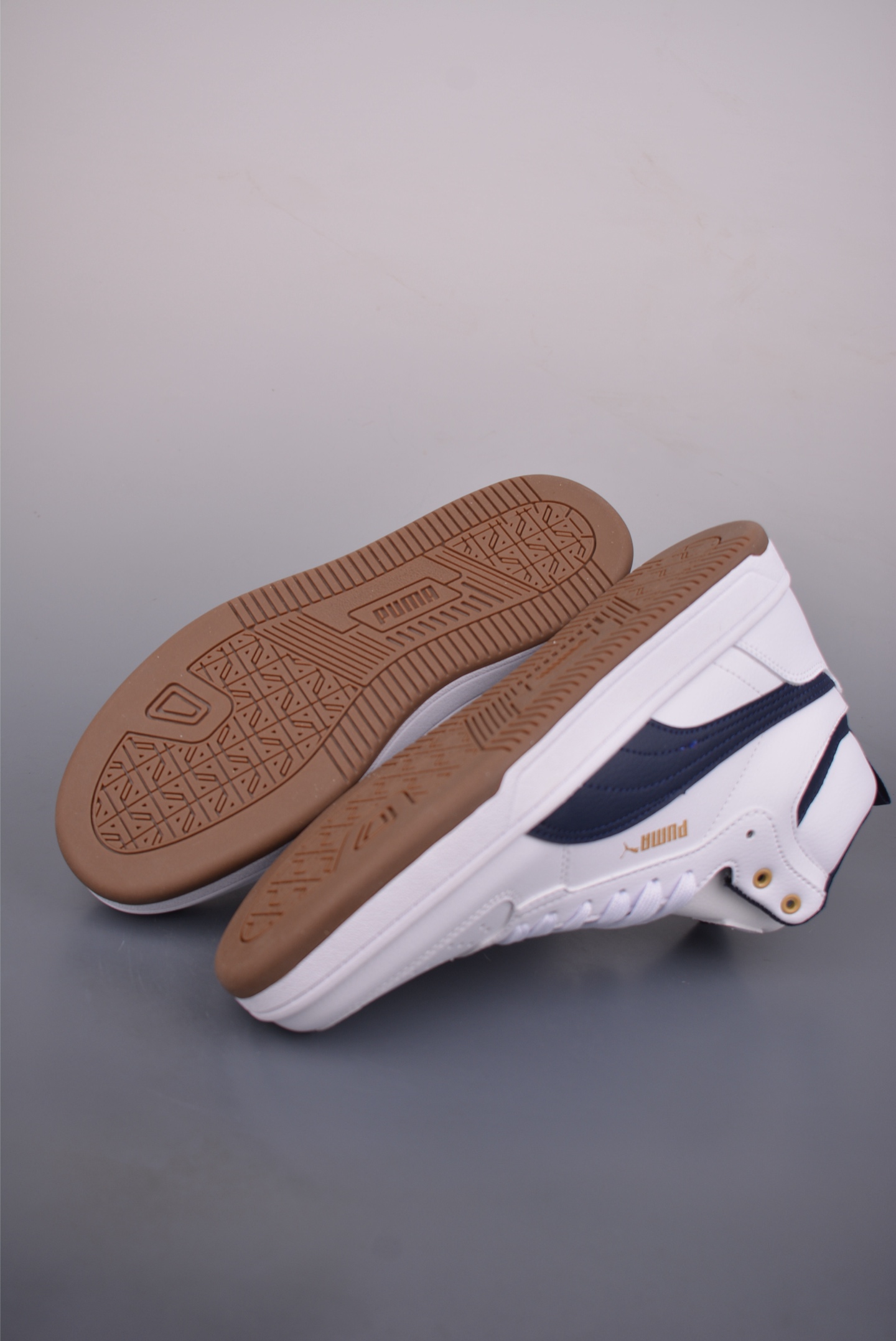 Puma Caven 2.0 Retro Club 彪马 中邦防滑耐磨低帮德训板鞋 395082-01 Puma Caven 2.0 Retro Club 彪马 中邦防滑耐磨低帮德训板鞋 395082-01