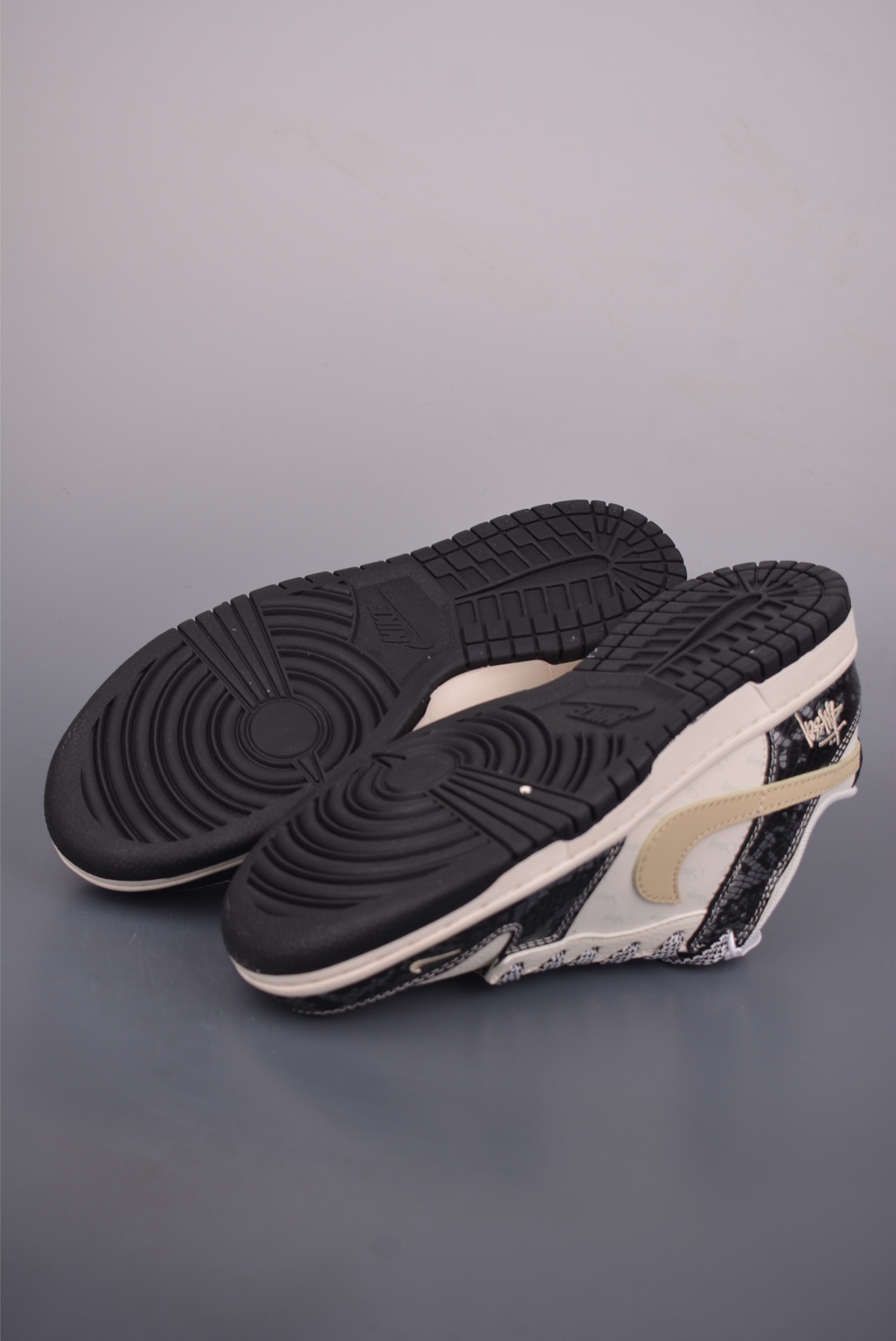 Nike SB Dunk Low 斯图西联名 XS6089-636