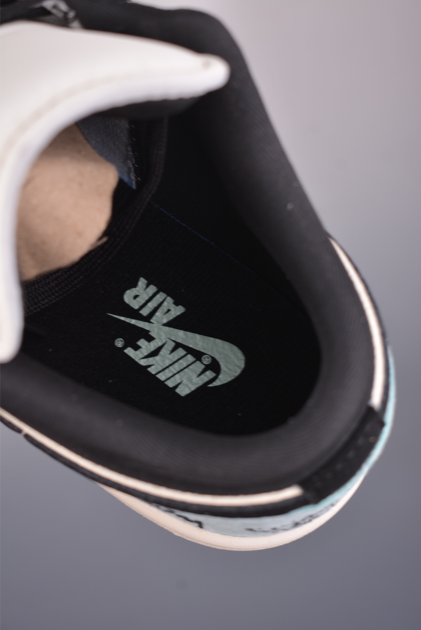 Nike Jordan Air Jordan 1 斯图西联名 QJ1988-005