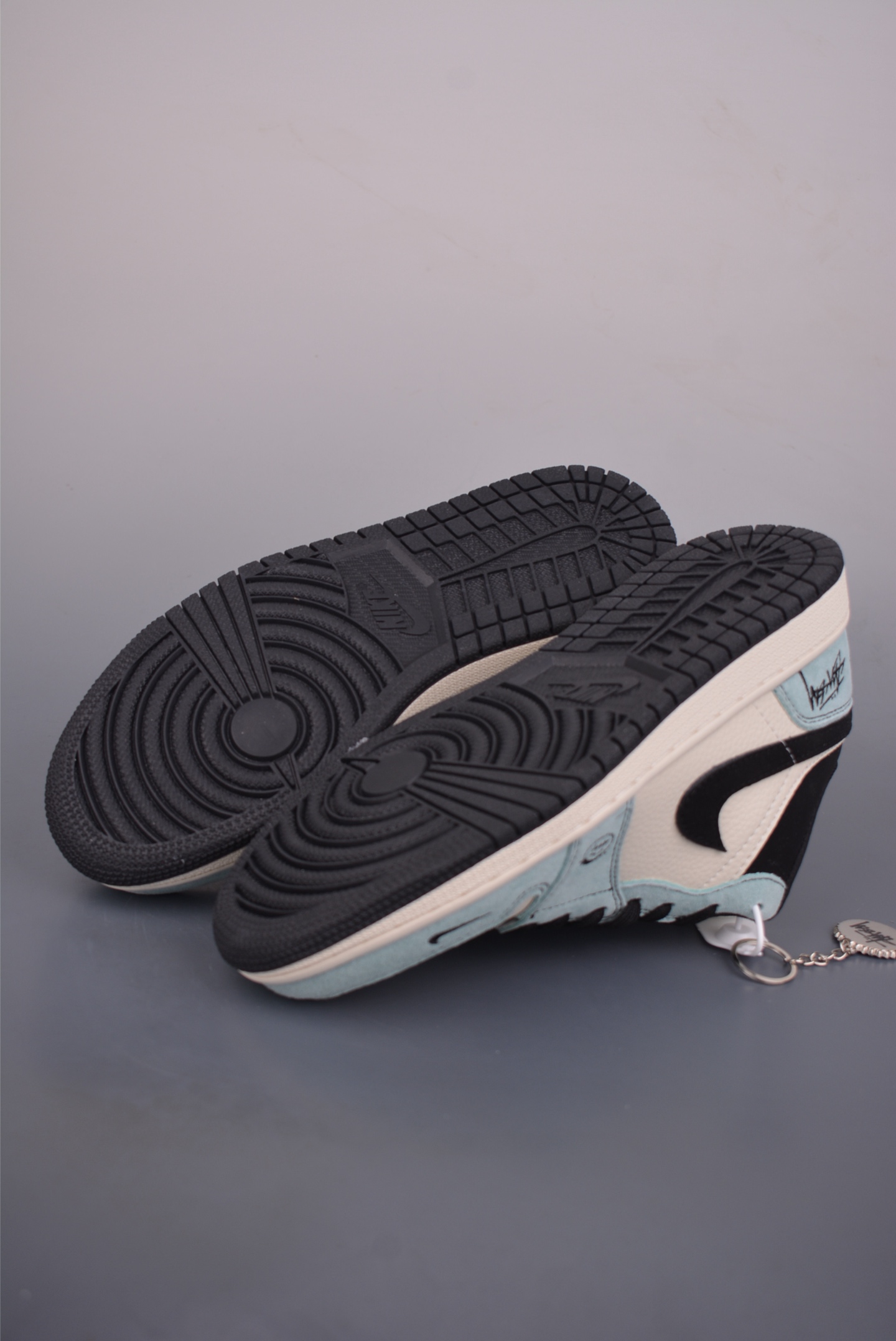 Nike Jordan Air Jordan 1 斯图西联名 QJ1988-005