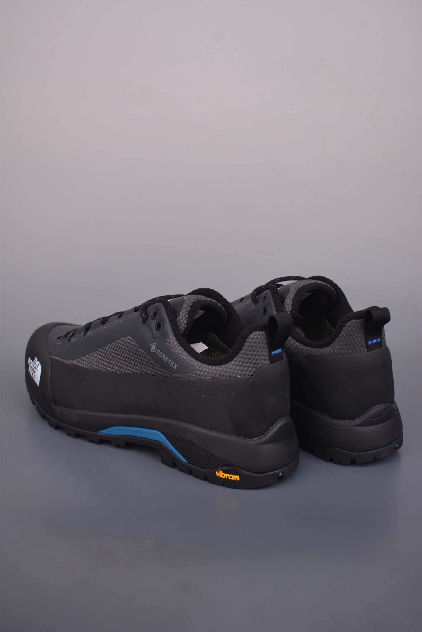 💰320
北面M VERTO ALPINE MID GORE-Tex
户外防水机能鞋 纯原版本
鞋底采用Vibram黄金大底
专门为鞋底设计的橡胶以出色的耐磨性
良好的防滑性或得不少户外运动爱好者的喜欢
专业户外登山品牌(北面)The North Face自1966年创立,由两位热爱登山徒步的年轻登山者于美西旧金山开创,不断透过研发与创新,并且将最先进的技术结合在服装与鞋款设计,生产多种外型帅气且专业能力非常强的户外运动装备而备受欢迎
官方货号: NF0A83NBMN83633
尺码:40 41 42 43 44 45