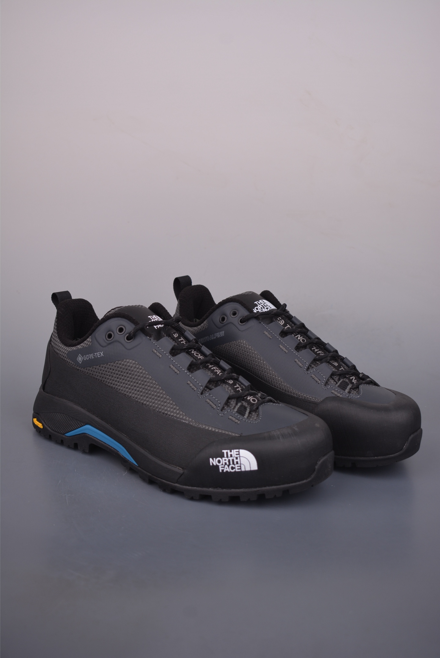 💰320
北面M VERTO ALPINE MID GORE-Tex
户外防水机能鞋 纯原版本
鞋底采用Vibram黄金大底
专门为鞋底设计的橡胶以出色的耐磨性
良好的防滑性或得不少户外运动爱好者的喜欢
专业户外登山品牌(北面)The North Face自1966年创立,由两位热爱登山徒步的年轻登山者于美西旧金山开创,不断透过研发与创新,并且将最先进的技术结合在服装与鞋款设计,生产多种外型帅气且专业能力非常强的户外运动装备而备受欢迎
官方货号: NF0A83NBMN83633
尺码:40 41 42 43 44 45