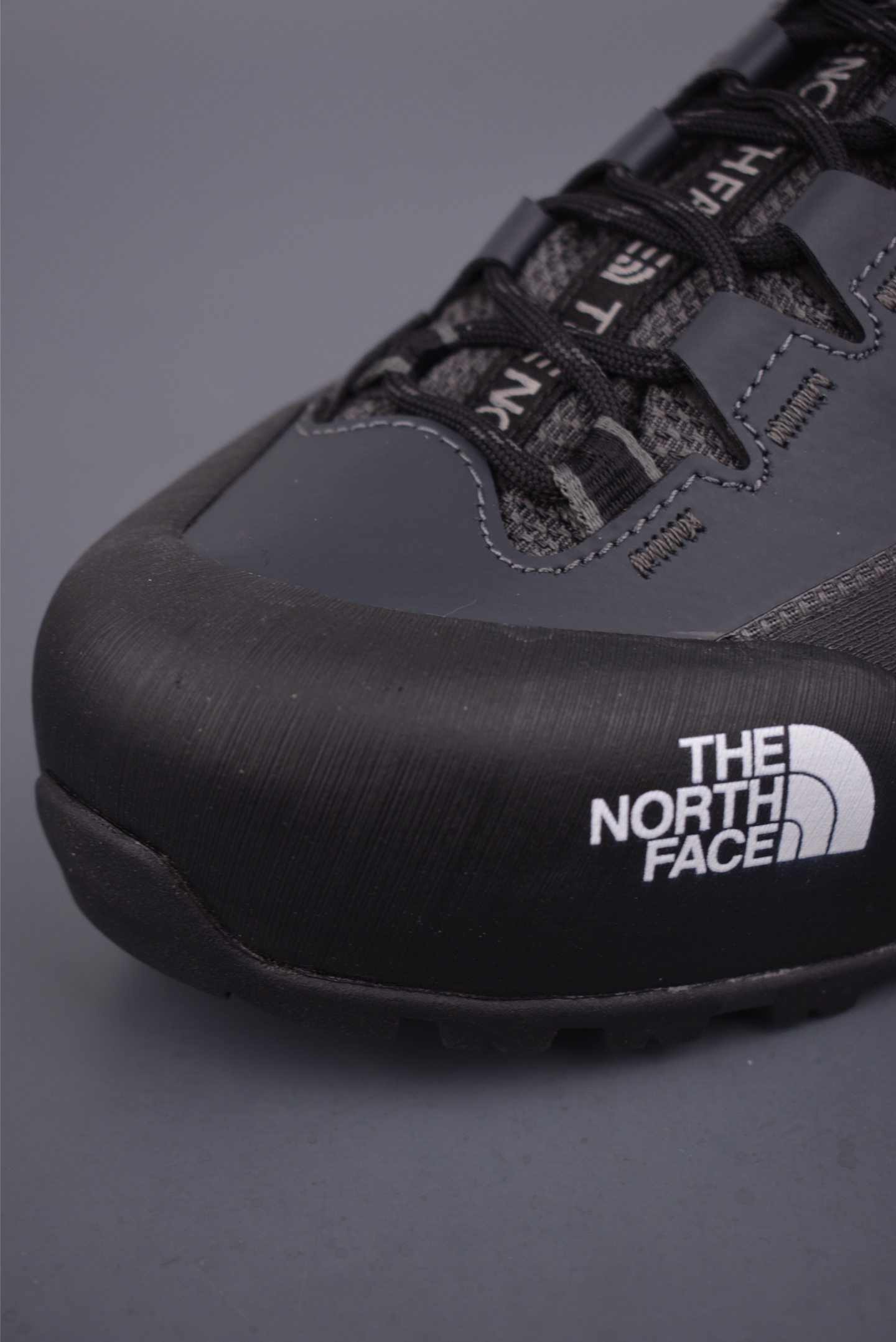 💰320
北面M VERTO ALPINE MID GORE-Tex
户外防水机能鞋 纯原版本
鞋底采用Vibram黄金大底
专门为鞋底设计的橡胶以出色的耐磨性
良好的防滑性或得不少户外运动爱好者的喜欢
专业户外登山品牌(北面)The North Face自1966年创立,由两位热爱登山徒步的年轻登山者于美西旧金山开创,不断透过研发与创新,并且将最先进的技术结合在服装与鞋款设计,生产多种外型帅气且专业能力非常强的户外运动装备而备受欢迎
官方货号: NF0A83NBMN83633
尺码:40 41 42 43 44 45