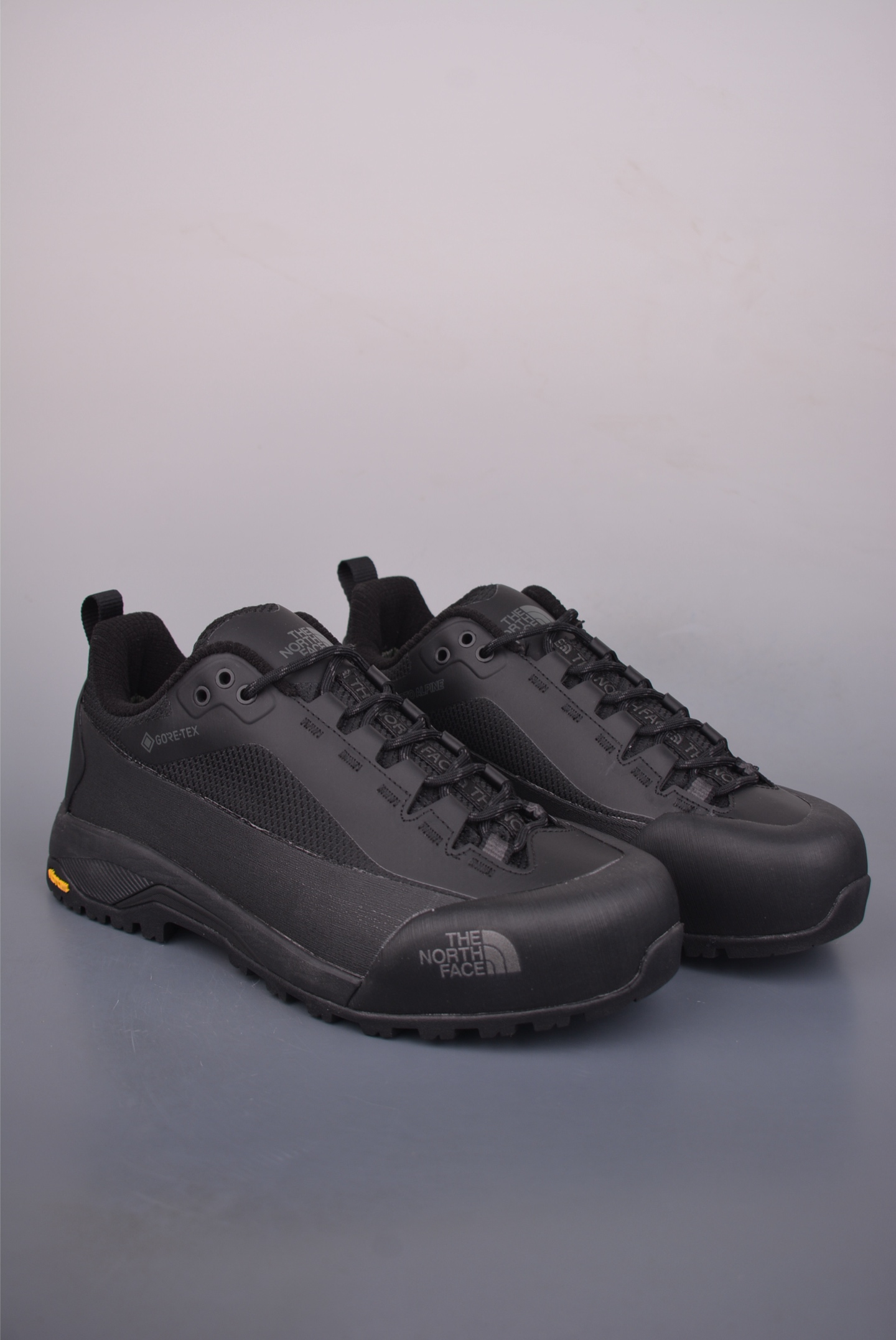 💰320
北面M VERTO ALPINE MID GORE-Tex
户外防水机能鞋 纯原版本
鞋底采用Vibram黄金大底
专门为鞋底设计的橡胶以出色的耐磨性
良好的防滑性或得不少户外运动爱好者的喜欢
专业户外登山品牌(北面)The North Face自1966年创立,由两位热爱登山徒步的年轻登山者于美西旧金山开创,不断透过研发与创新,并且将最先进的技术结合在服装与鞋款设计,生产多种外型帅气且专业能力非常强的户外运动装备而备受欢迎
官方货号: NF0A83NBMN83633
尺码:40 41 42 43 44 45