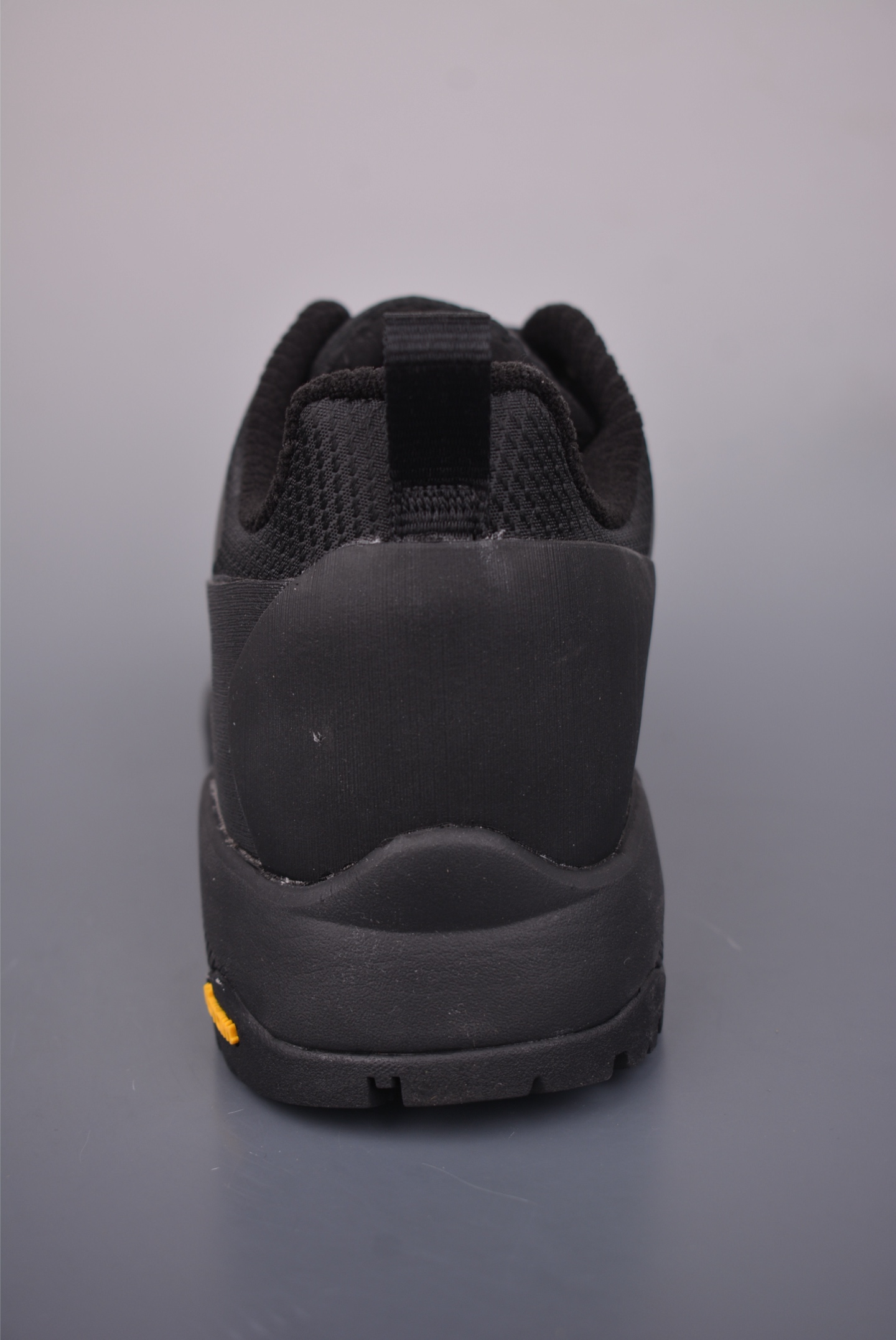 💰320
北面M VERTO ALPINE MID GORE-Tex
户外防水机能鞋 纯原版本
鞋底采用Vibram黄金大底
专门为鞋底设计的橡胶以出色的耐磨性
良好的防滑性或得不少户外运动爱好者的喜欢
专业户外登山品牌(北面)The North Face自1966年创立,由两位热爱登山徒步的年轻登山者于美西旧金山开创,不断透过研发与创新,并且将最先进的技术结合在服装与鞋款设计,生产多种外型帅气且专业能力非常强的户外运动装备而备受欢迎
官方货号: NF0A83NBMN83633
尺码:40 41 42 43 44 45