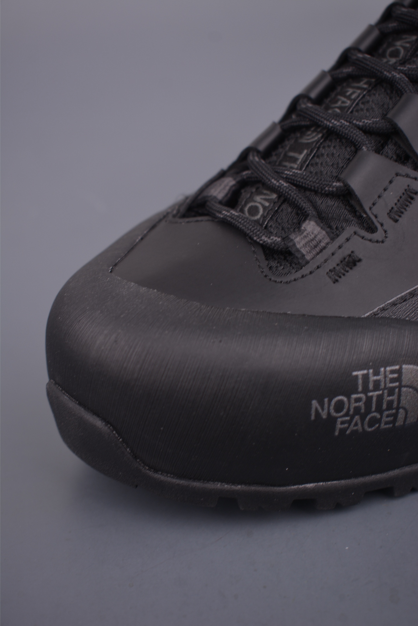 💰320
北面M VERTO ALPINE MID GORE-Tex
户外防水机能鞋 纯原版本
鞋底采用Vibram黄金大底
专门为鞋底设计的橡胶以出色的耐磨性
良好的防滑性或得不少户外运动爱好者的喜欢
专业户外登山品牌(北面)The North Face自1966年创立,由两位热爱登山徒步的年轻登山者于美西旧金山开创,不断透过研发与创新,并且将最先进的技术结合在服装与鞋款设计,生产多种外型帅气且专业能力非常强的户外运动装备而备受欢迎
官方货号: NF0A83NBMN83633
尺码:40 41 42 43 44 45