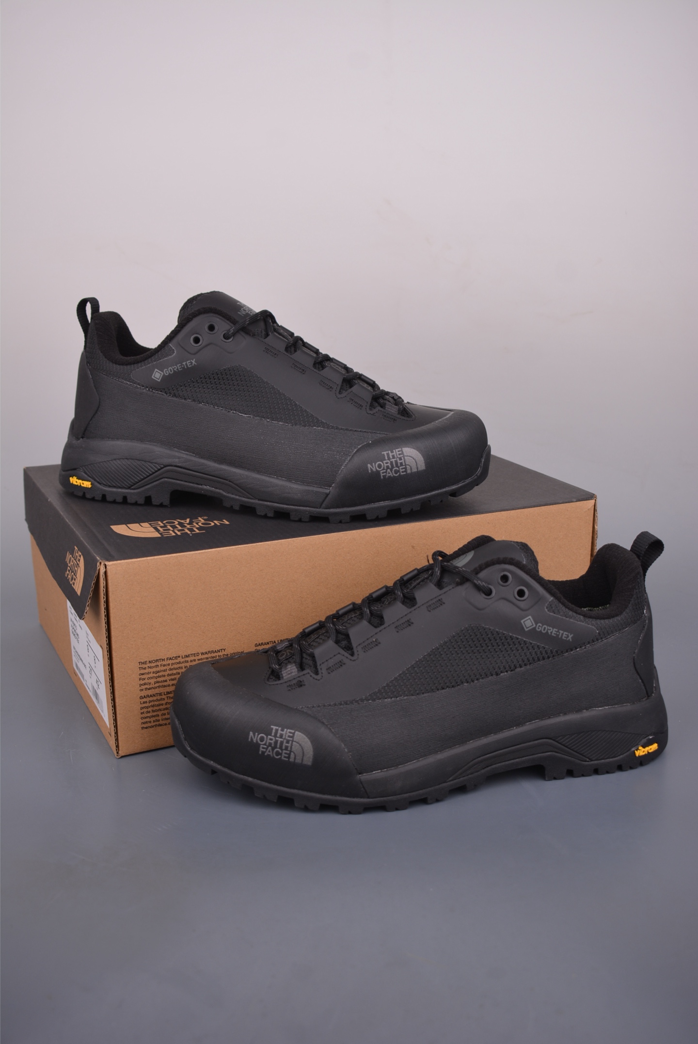 💰320
北面M VERTO ALPINE MID GORE-Tex
户外防水机能鞋 纯原版本
鞋底采用Vibram黄金大底
专门为鞋底设计的橡胶以出色的耐磨性
良好的防滑性或得不少户外运动爱好者的喜欢
专业户外登山品牌(北面)The North Face自1966年创立,由两位热爱登山徒步的年轻登山者于美西旧金山开创,不断透过研发与创新,并且将最先进的技术结合在服装与鞋款设计,生产多种外型帅气且专业能力非常强的户外运动装备而备受欢迎
官方货号: NF0A83NBMN83633
尺码:40 41 42 43 44 45