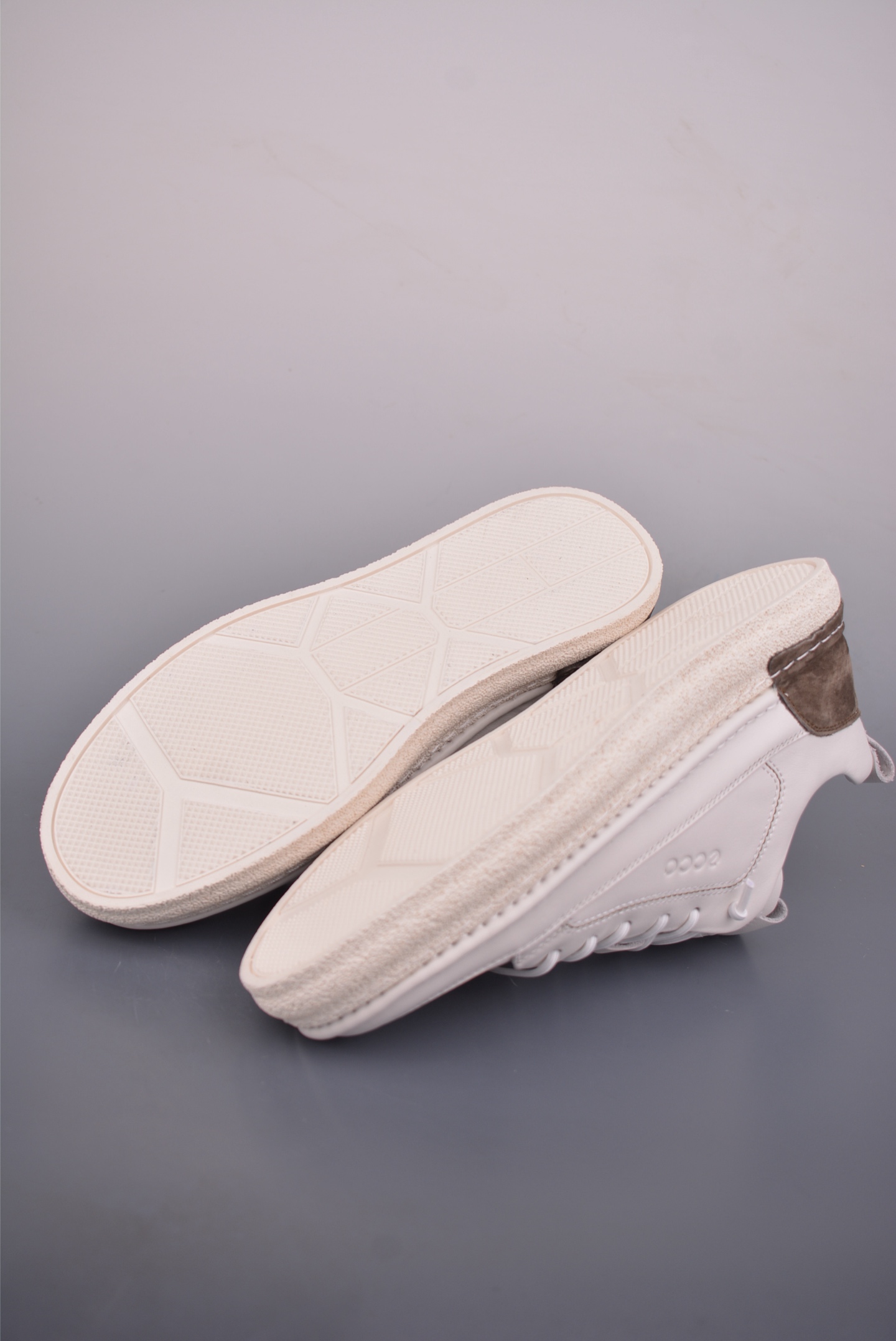 ECCO爱步男士休闲鞋 百搭防滑平底鞋 简约时尚街头户外鞋 9588362135