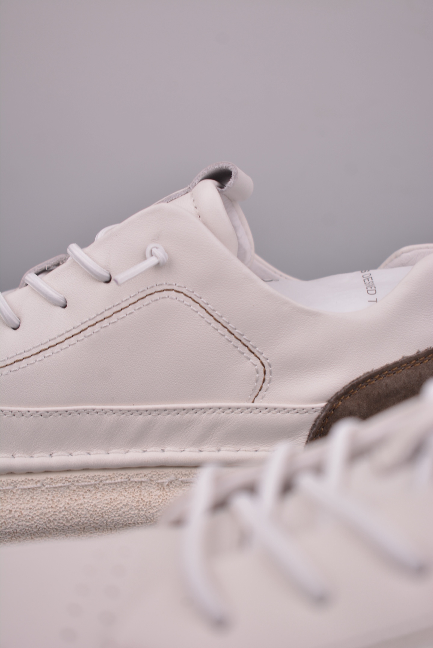 ECCO爱步男士休闲鞋 百搭防滑平底鞋 简约时尚街头户外鞋 9588362135