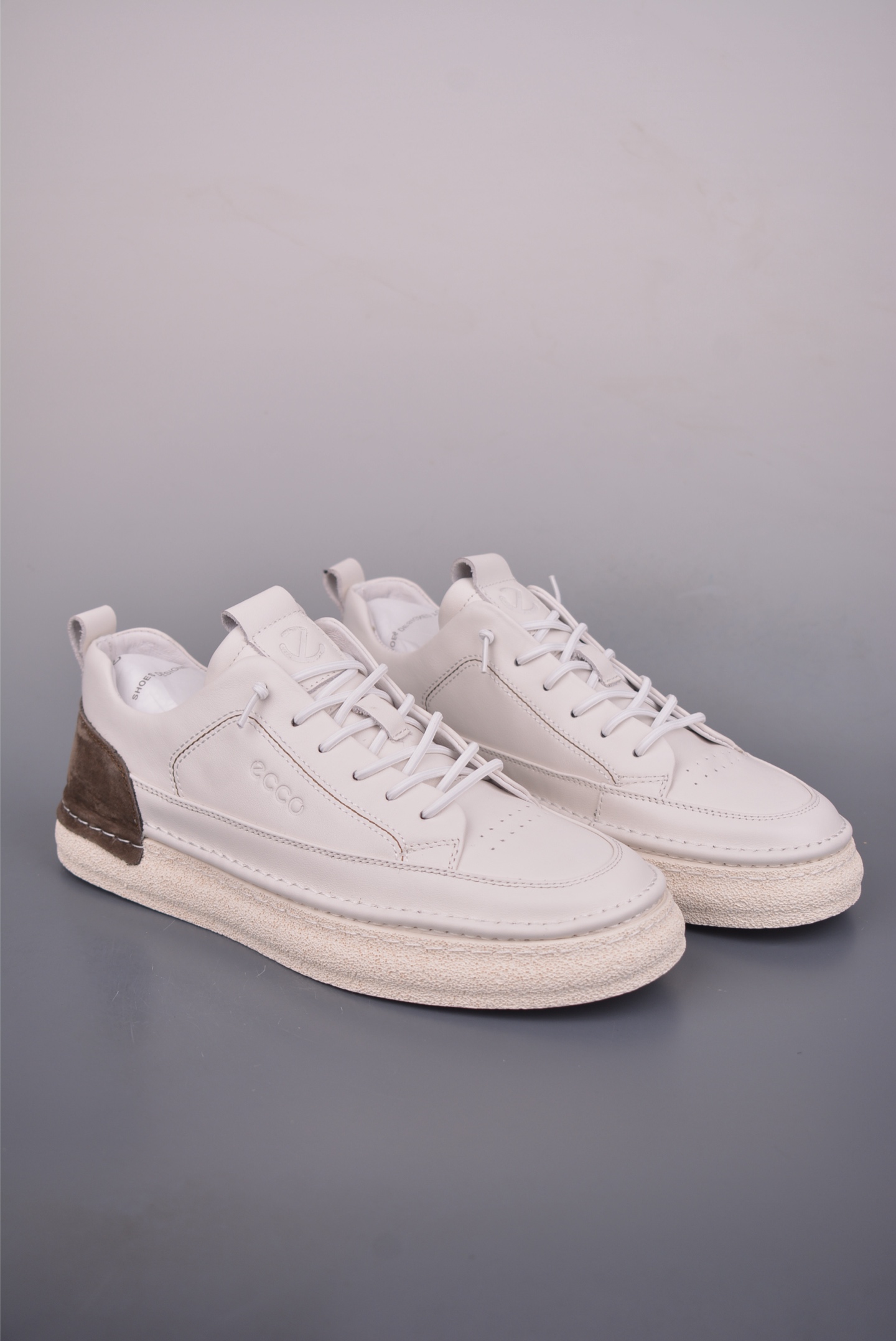 ECCO爱步男士休闲鞋 百搭防滑平底鞋 简约时尚街头户外鞋 9588362135