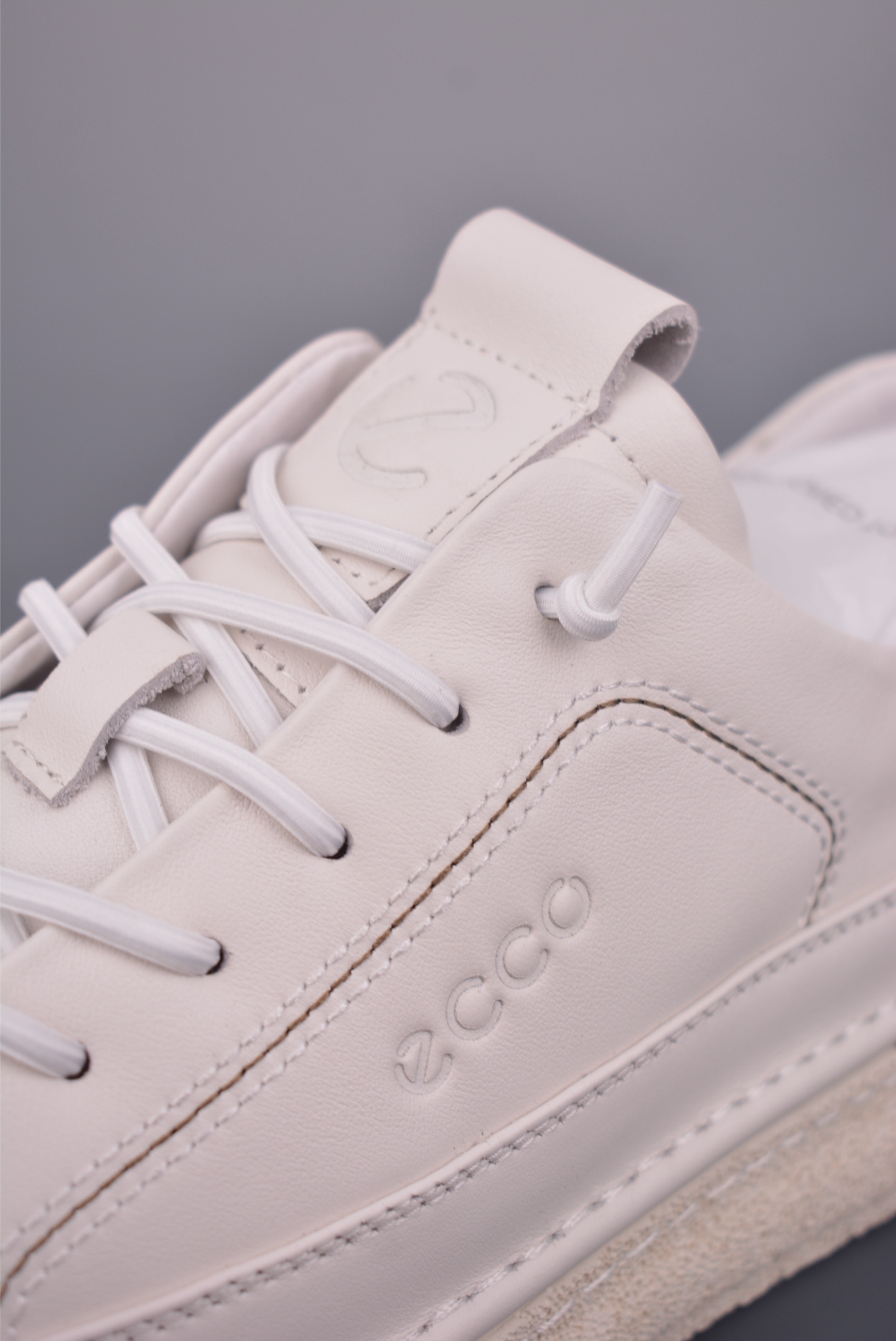 ECCO爱步男士休闲鞋 百搭防滑平底鞋 简约时尚街头户外鞋 9588362135