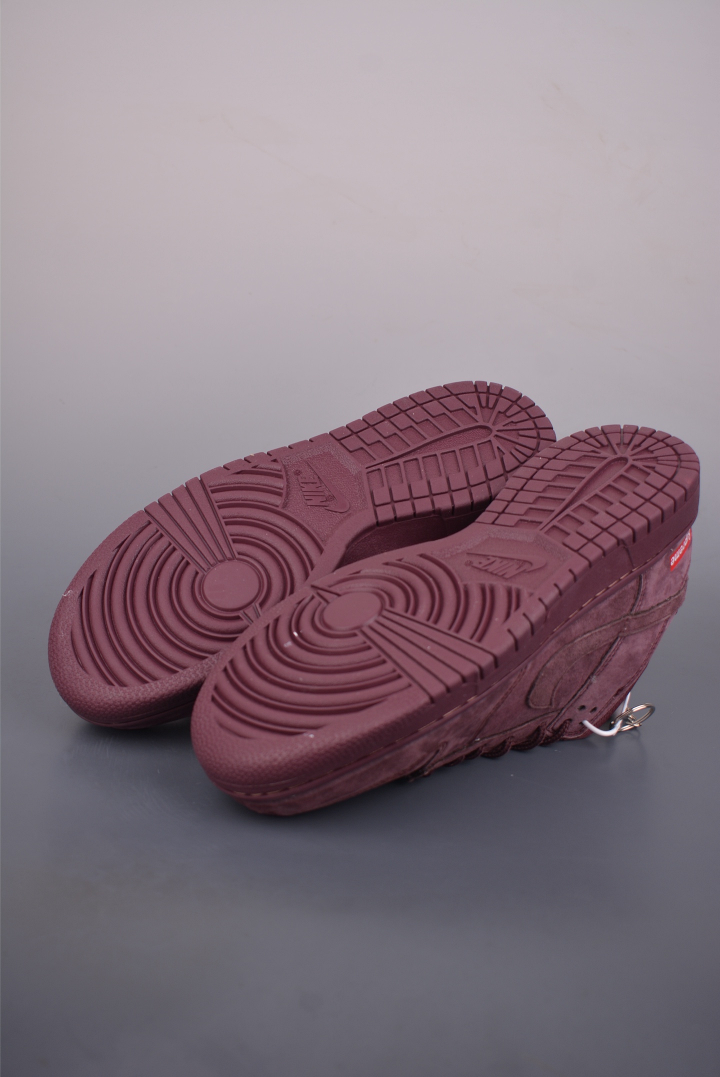 Nike SB Dunk Low Supreme联名 DD1988-004 Nike SB Dunk Low Supreme联名 DD1988-004