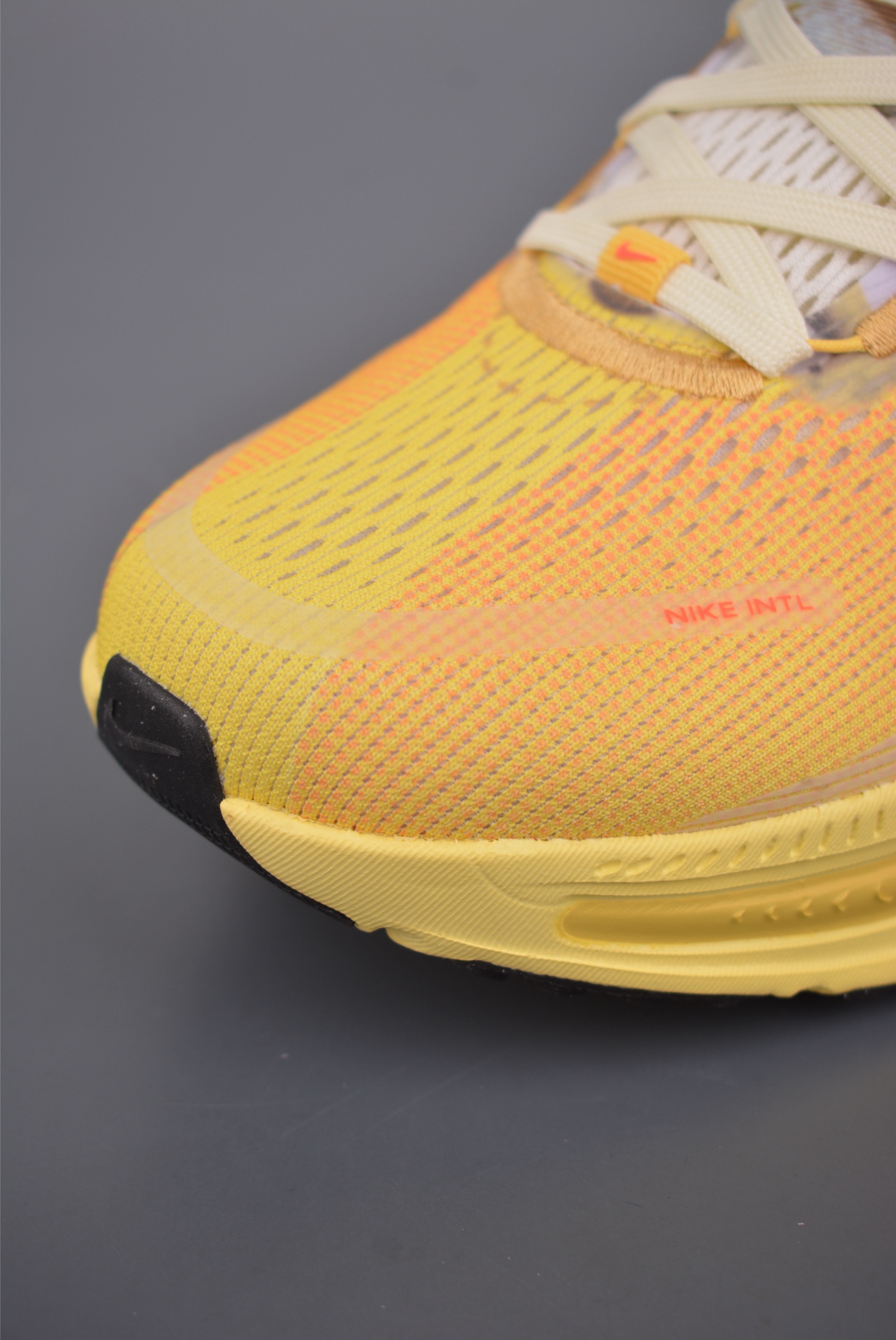 Nike Air Zoom Vomero PLUS 全新科技提前原鞋开发 运动跑鞋 IH3576-999 Nike Air Zoom Vomero PLUS 全新科技提前原鞋开发 运动跑鞋 IH3576-999