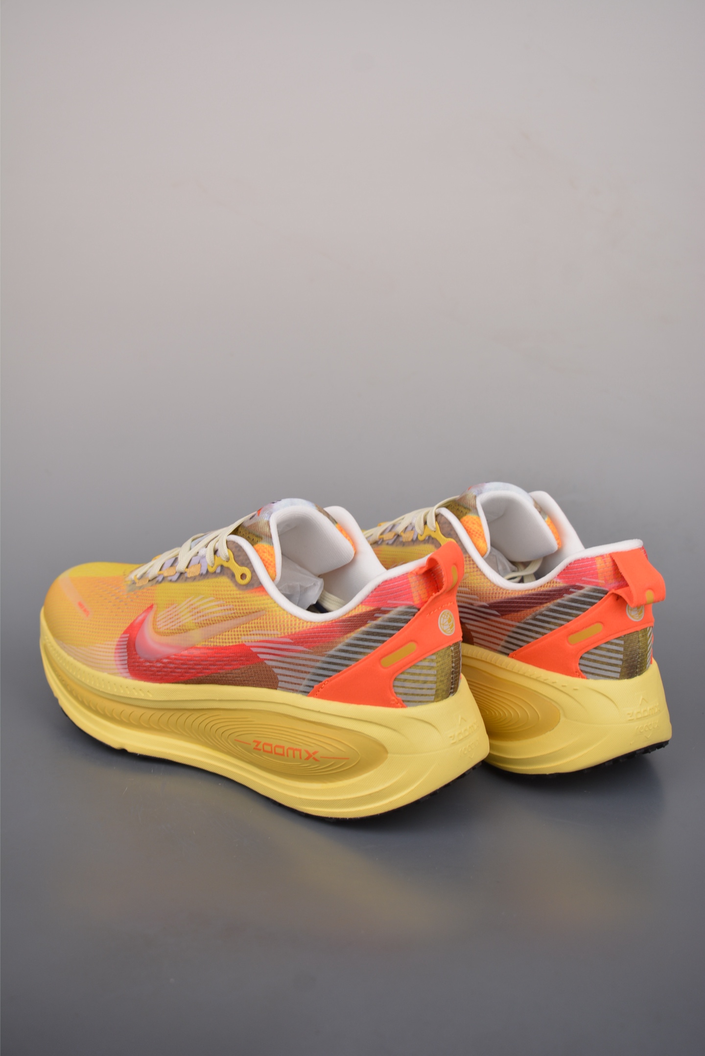 Nike Air Zoom Vomero PLUS 全新科技提前原鞋开发 运动跑鞋 IH3576-999 Nike Air Zoom Vomero PLUS 全新科技提前原鞋开发 运动跑鞋 IH3576-999