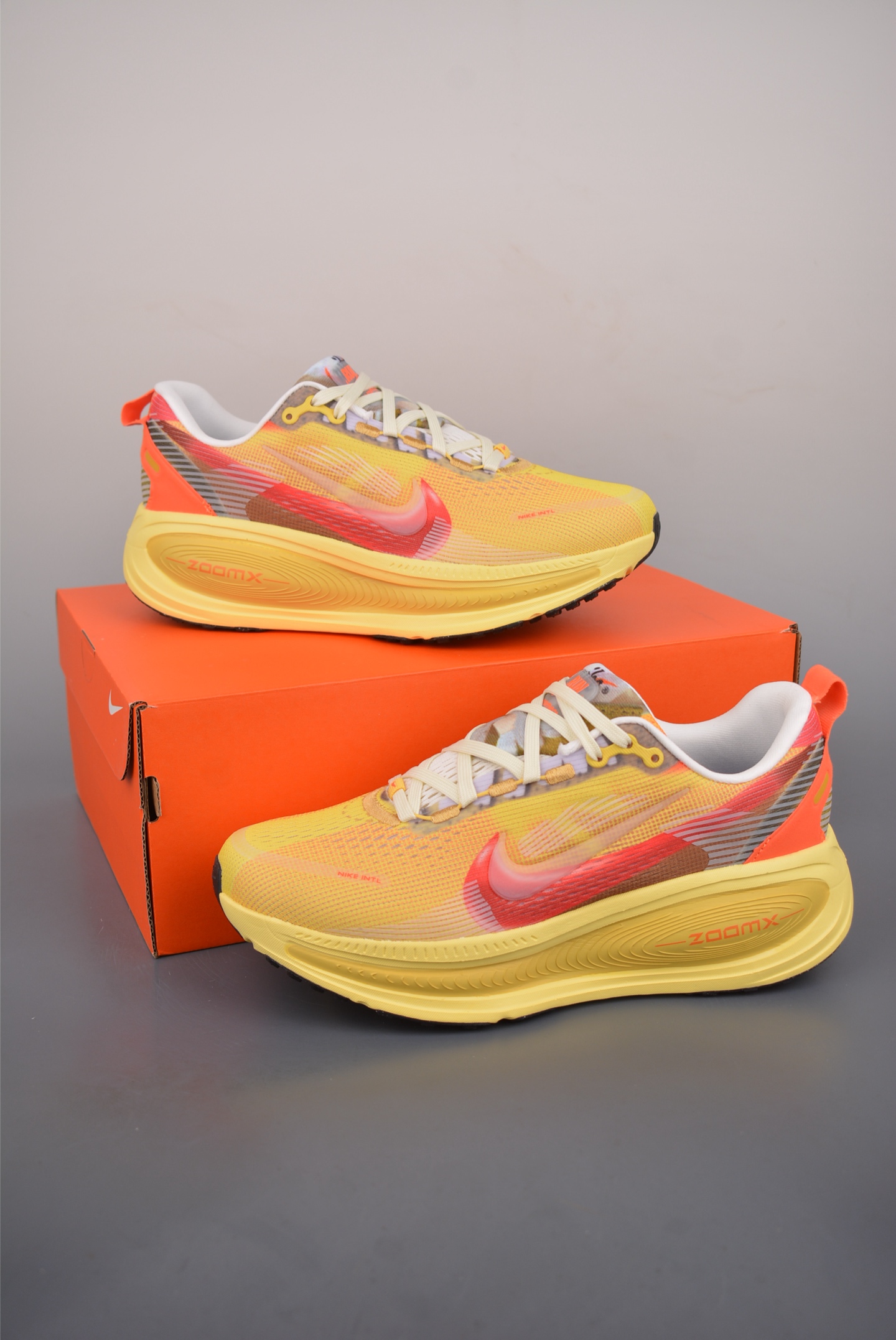 Nike Air Zoom Vomero PLUS 全新科技提前原鞋开发 运动跑鞋 IH3576-999 Nike Air Zoom Vomero PLUS 全新科技提前原鞋开发 运动跑鞋 IH3576-999