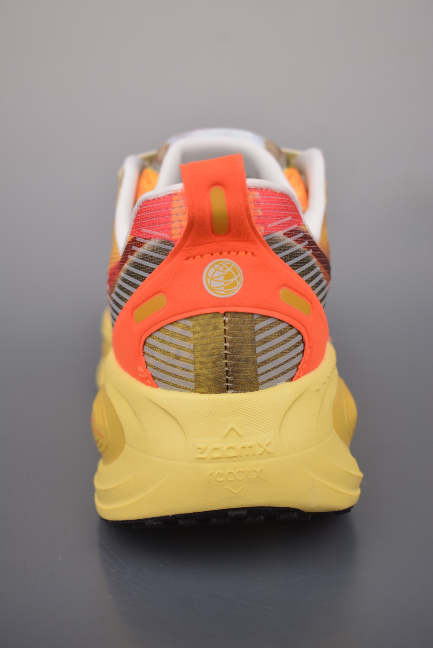 Nike Air Zoom Vomero PLUS 全新科技提前原鞋开发 运动跑鞋 IH3576-999 Nike Air Zoom Vomero PLUS 全新科技提前原鞋开发 运动跑鞋 IH3576-999