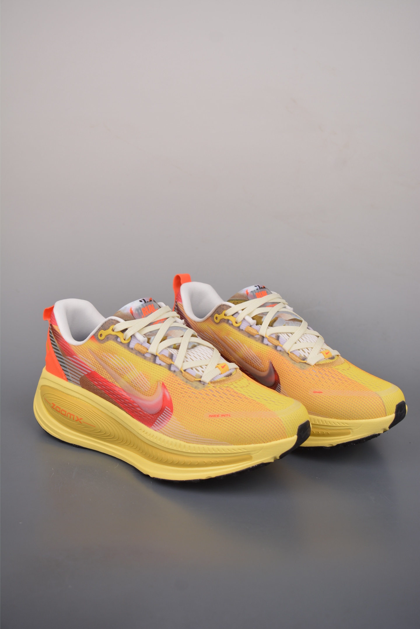 Nike Air Zoom Vomero PLUS 全新科技提前原鞋开发 运动跑鞋 IH3576-999 Nike Air Zoom Vomero PLUS 全新科技提前原鞋开发 运动跑鞋 IH3576-999