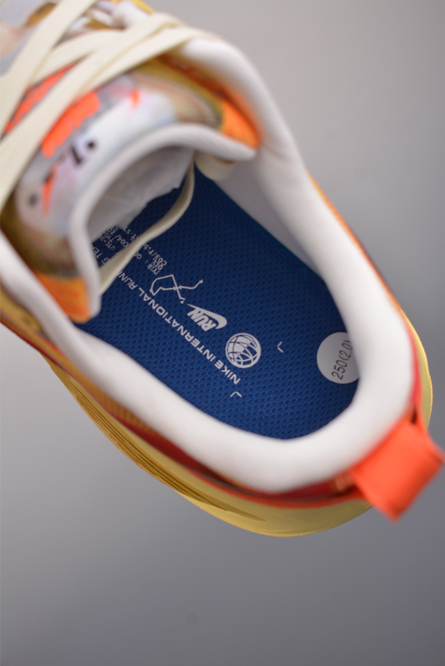 Nike Air Zoom Vomero PLUS 全新科技提前原鞋开发 运动跑鞋 IH3576-999 Nike Air Zoom Vomero PLUS 全新科技提前原鞋开发 运动跑鞋 IH3576-999