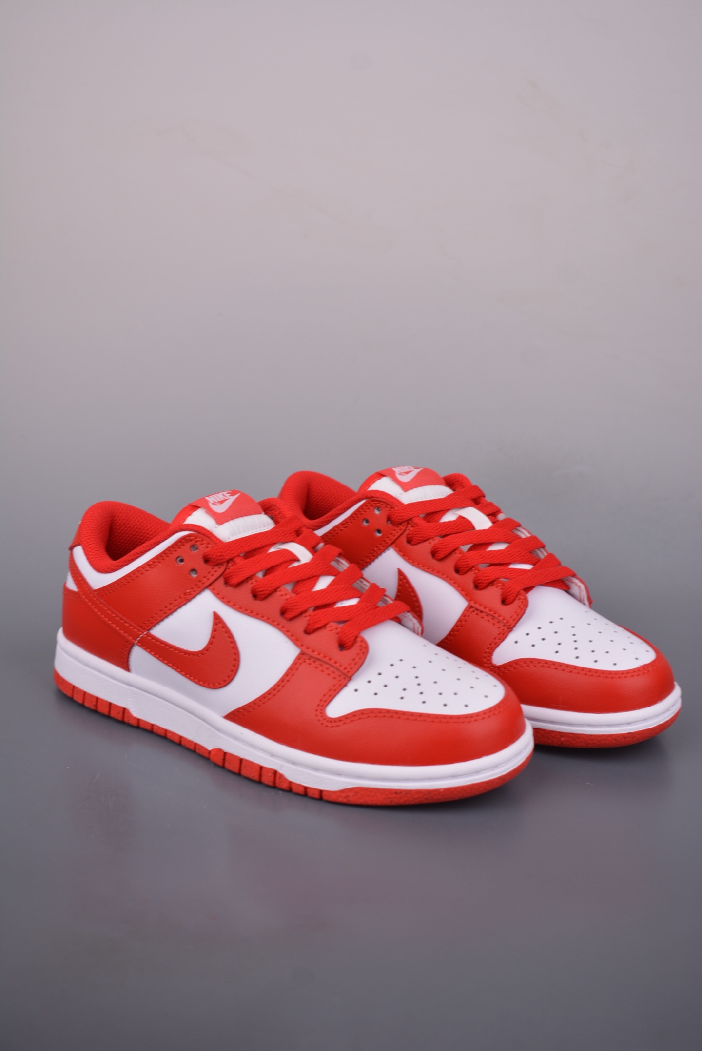💰180
NIKE SB Dunk Low
性价比天花板 尝鲜先行版
原装头层材料 独家版型蒸餾加工
帶來的是更好的视觉和脚感体验
大厂纯原品质出货 清洁度 电绣工艺 皮料切割干净无任何毛边 细节完美
官方货号: DD1873 1162622
尺码:36 36.5 37.5 38 38.5 39 40 40.5 41 42 42.5 43 44 44.5 45
