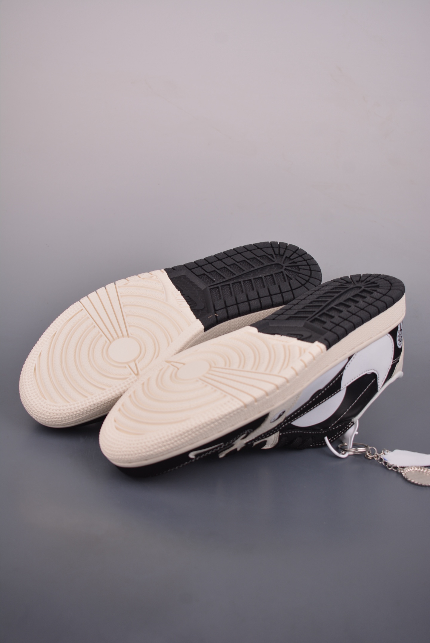 Fragment x Travis Scott x 克罗心 Air Jordan 1 Low 三方联名倒钩 DD7866-104