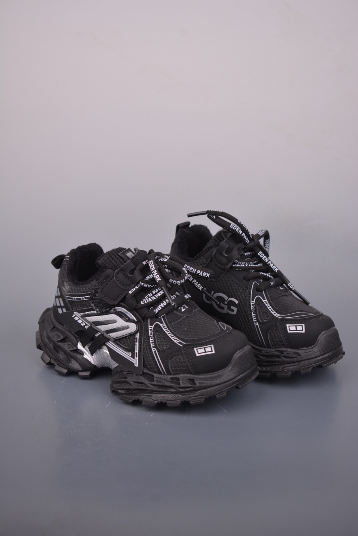 💰150
UGG 大童雪地靴 秋冬新款
加绒加厚时尚潮流棉鞋
儿童时尚 平底雪地靴
短筒防滑保暖厚底一脚蹬百搭童鞋网红短靴
官方货号: 923612415
尺码:26 27 28 29 30 31 32 33 34 35 36 37