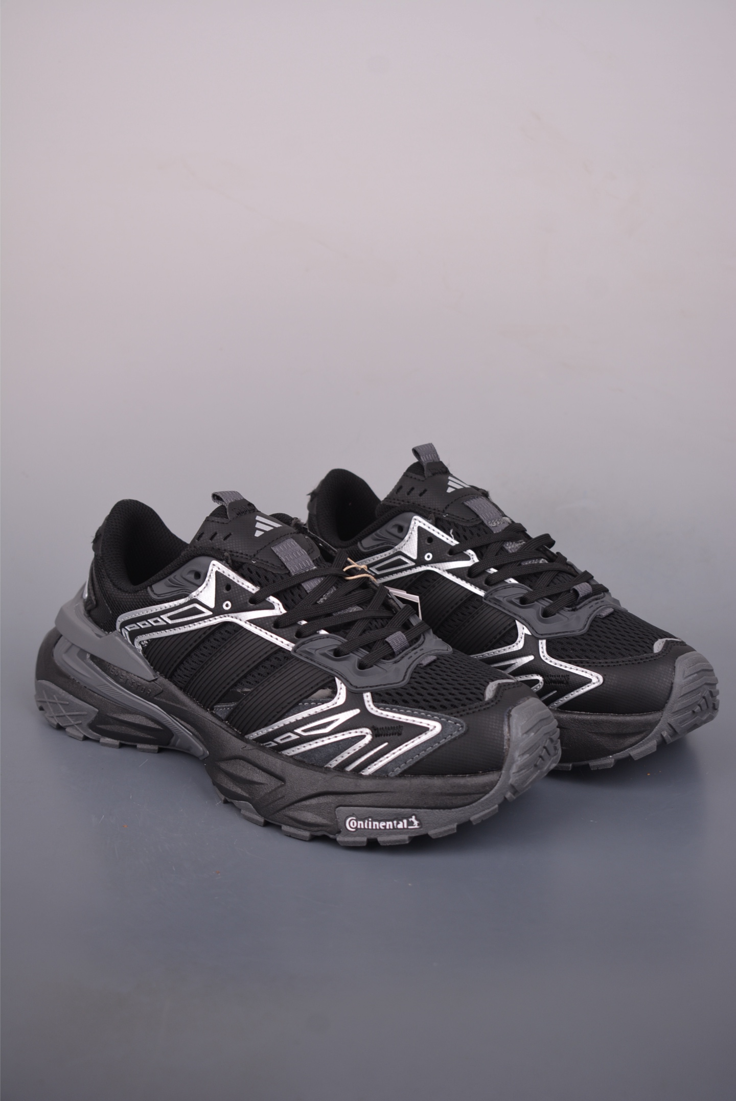 💰170 
Adidas XLG Storm Edge 
阿迪复古透气休闲运动鞋
官方货号:  JQ16663226
尺码：35 36 36.5 37 38 38.5 39 40 40.5 41 42 42.5 43 44 44.5 45