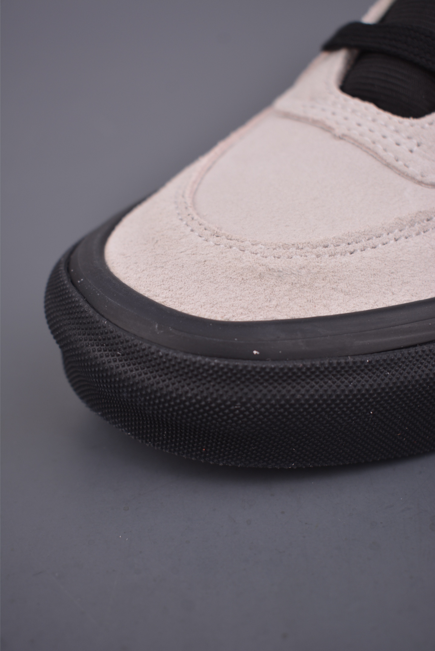 Vans Premium Half Cab 白黑 美式复古休闲中帮滑板鞋 白色麂皮 VN000CXJYB2 Vans Premium Half Cab 白黑 美式复古休闲中帮滑板鞋 白色麂皮 VN000CXJYB2