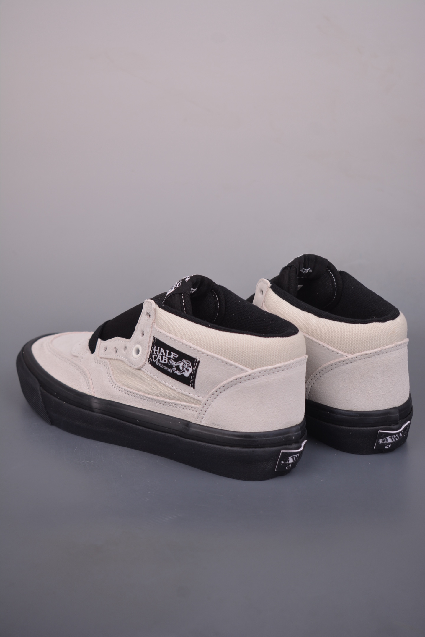 Vans Premium Half Cab 白黑 美式复古休闲中帮滑板鞋 白色麂皮 VN000CXJYB2 Vans Premium Half Cab 白黑 美式复古休闲中帮滑板鞋 白色麂皮 VN000CXJYB2
