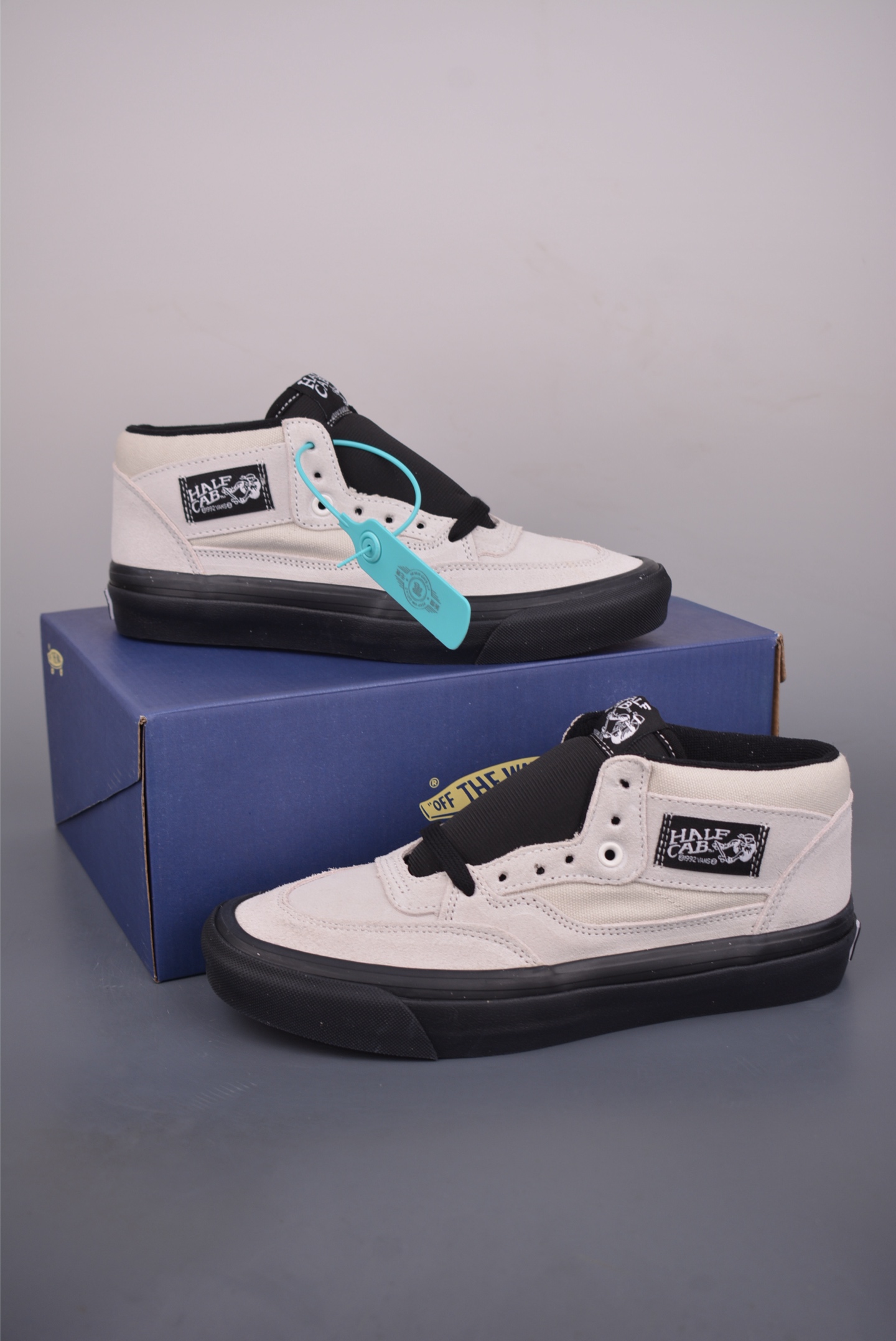 Vans Premium Half Cab 白黑 美式复古休闲中帮滑板鞋 白色麂皮 VN000CXJYB2 Vans Premium Half Cab 白黑 美式复古休闲中帮滑板鞋 白色麂皮 VN000CXJYB2