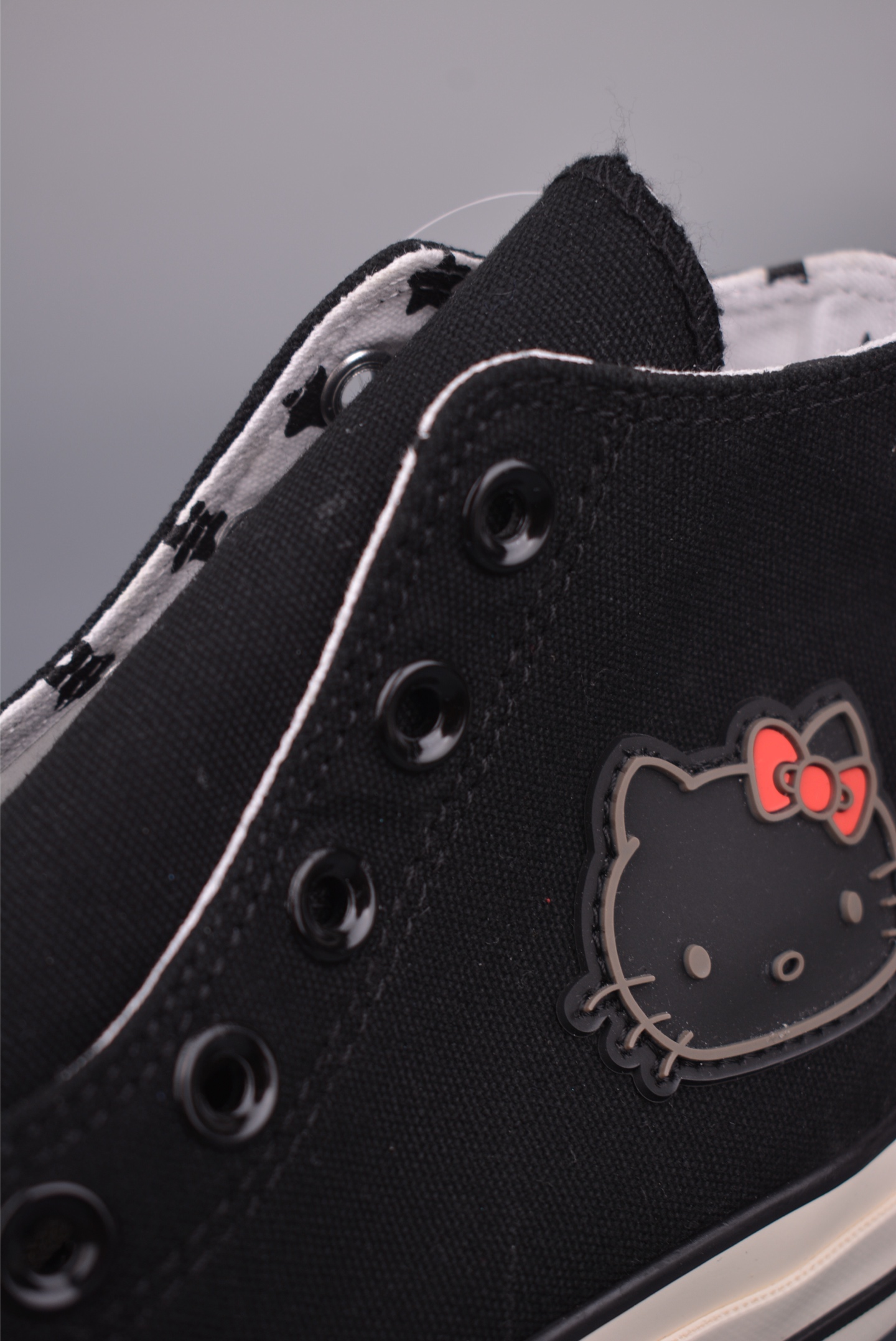 Converse x Hello Kitty 联名款 在经典1970s鞋型上采用红 163902C