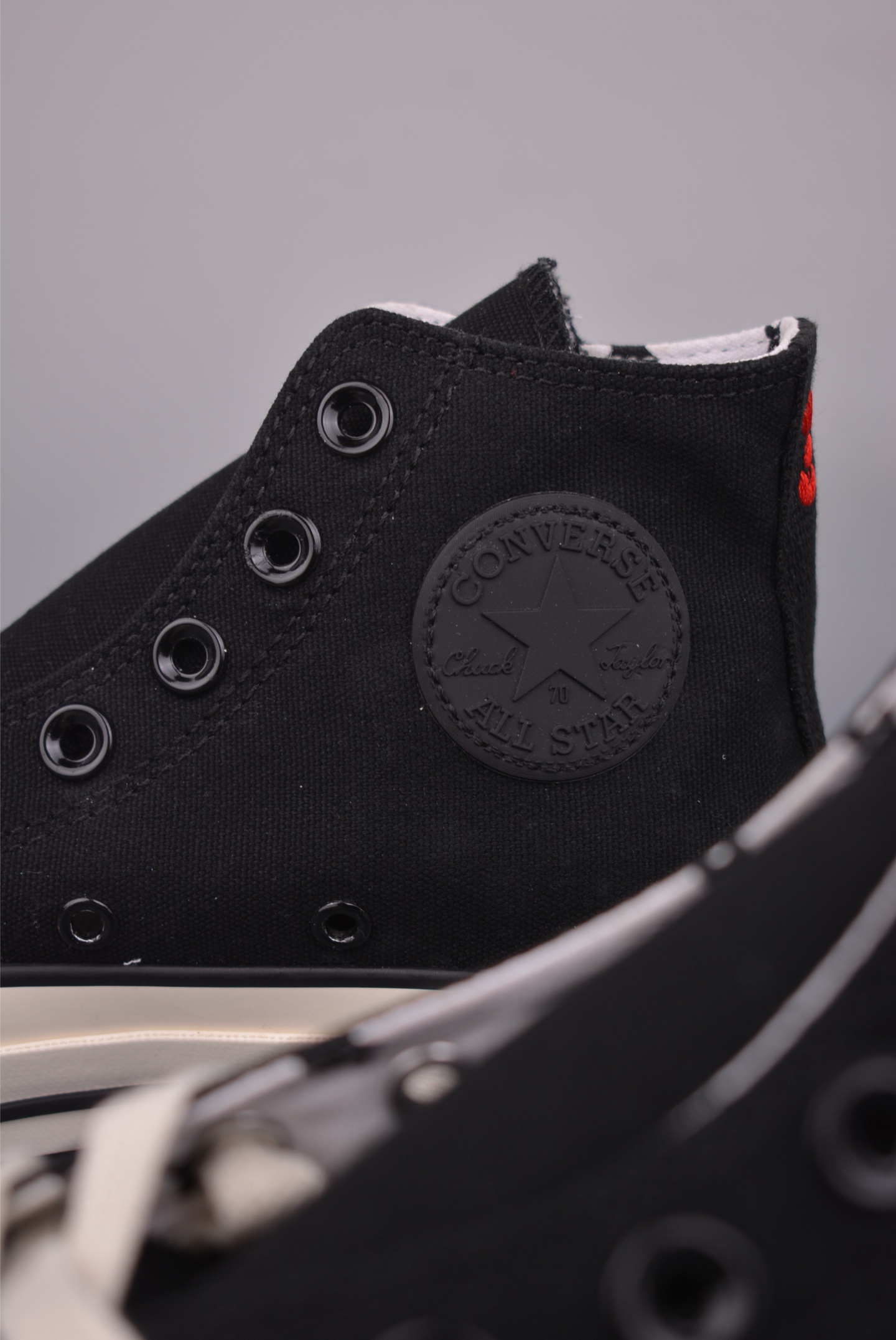 Converse x Hello Kitty 联名款 在经典1970s鞋型上采用红 163902C