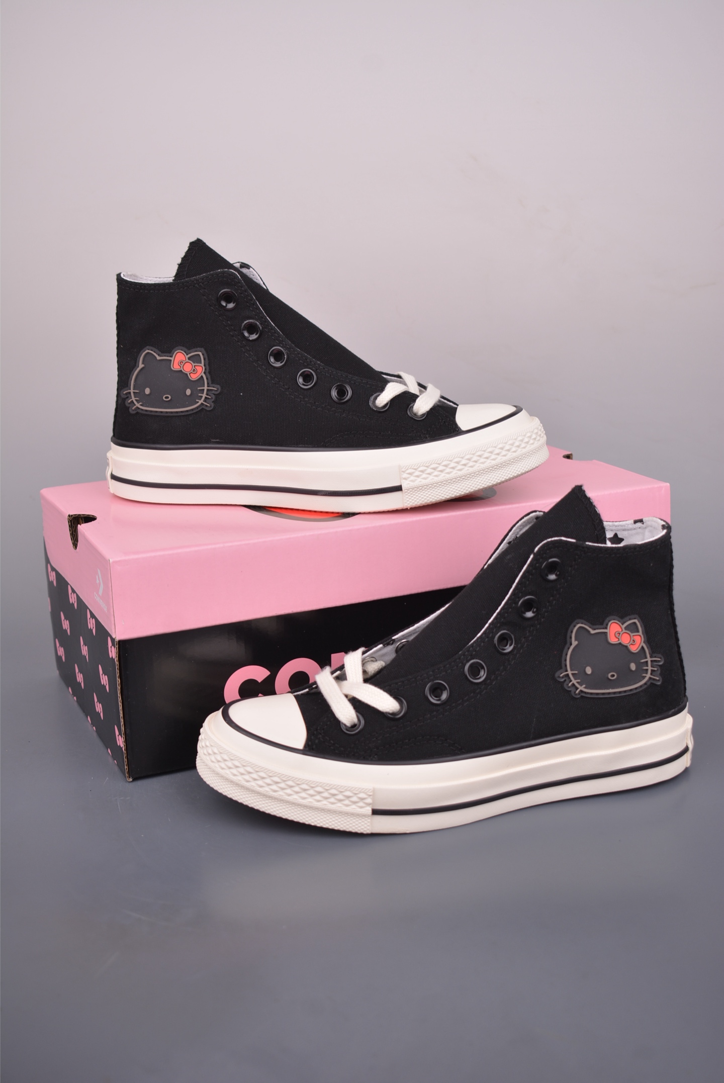 Converse x Hello Kitty 联名款 在经典1970s鞋型上采用红 163902C