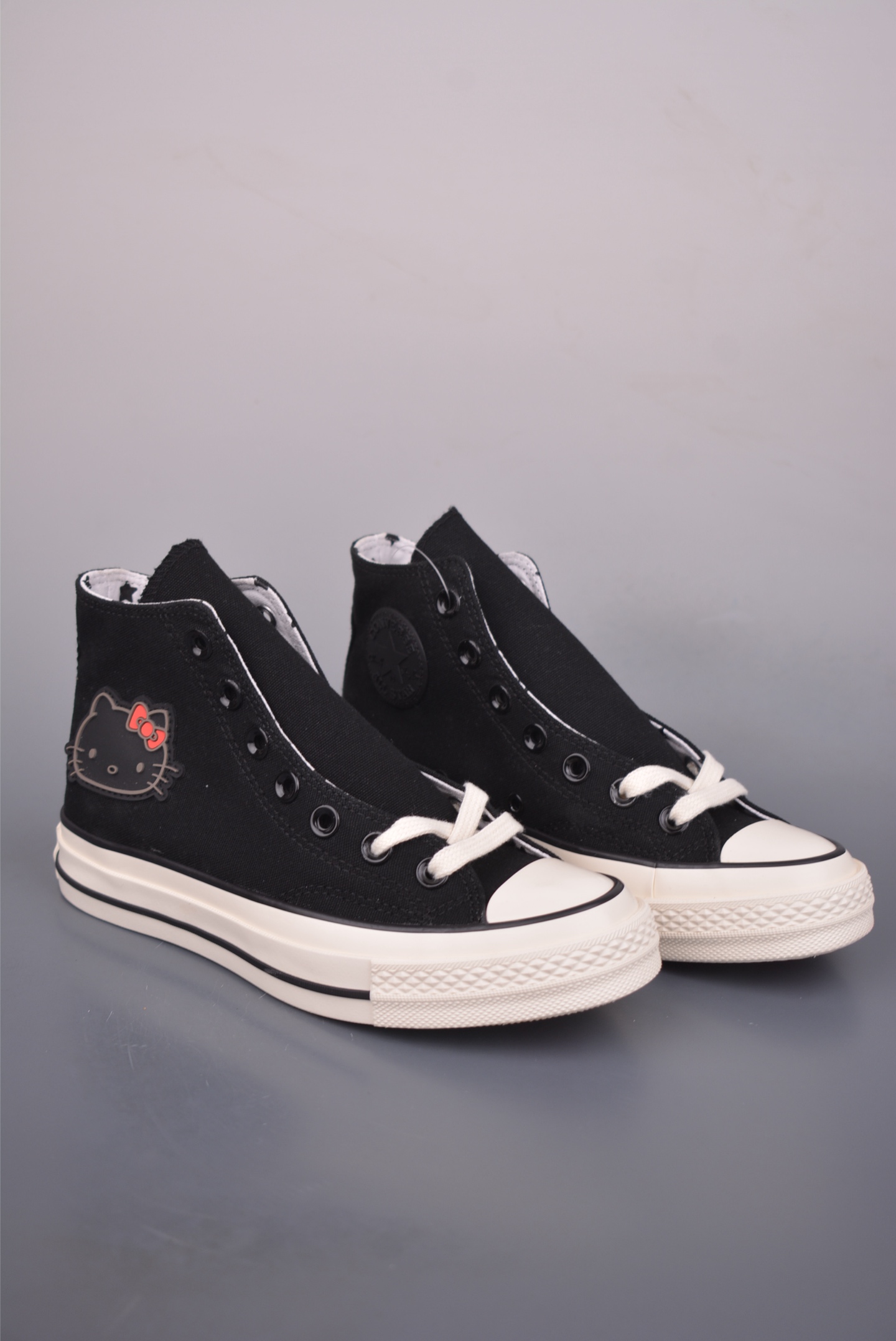 Converse x Hello Kitty 联名款 在经典1970s鞋型上采用红 163902C