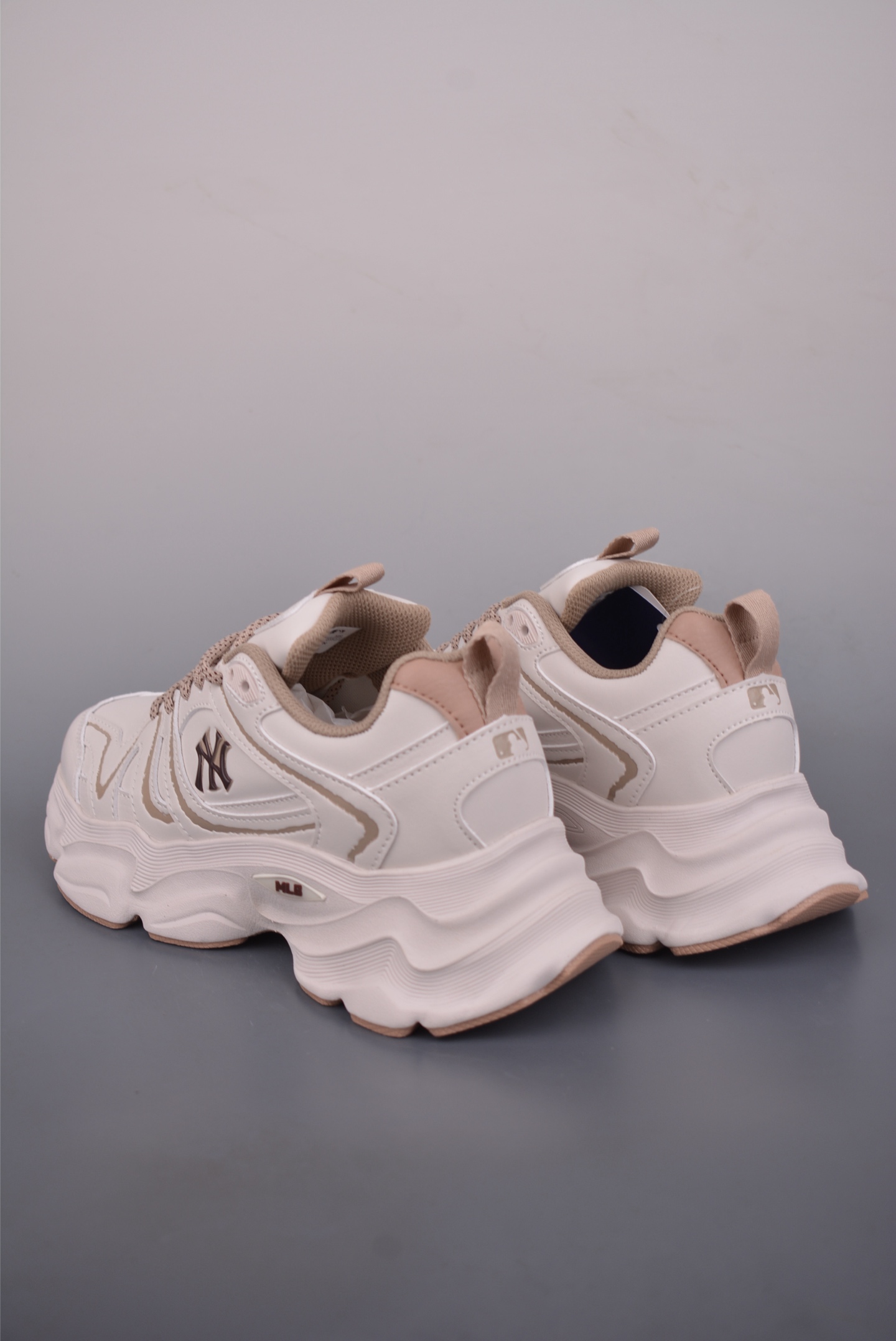 MLB CHAMP CHUNKY VINTAGE NB 纽约洋基队 潮流时尚厚底运动鞋 3ASHCCO5N-High Quatity Cheap Brand wholesale wholesaler seller Clothes Bags handbags Sneakers Top Fashion Clothing Shoes from China Factory Chinese suppliers best Quality Beautiful Price MLB CHAMP CHUNKY VINTAGE NB 纽约洋基队 潮流时尚厚底运动鞋 3ASHCCO5N