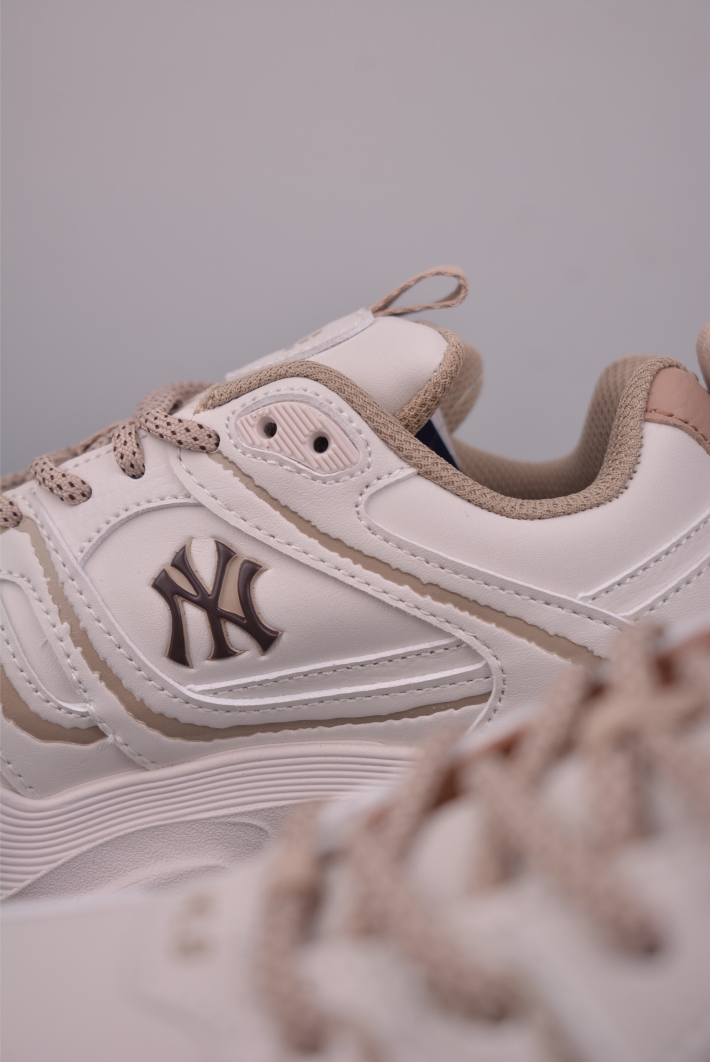 MLB CHAMP CHUNKY VINTAGE NB 纽约洋基队 潮流时尚厚底运动鞋 3ASHCCO5N-High Quatity Cheap Brand wholesale wholesaler seller Clothes Bags handbags Sneakers Top Fashion Clothing Shoes from China Factory Chinese suppliers best Quality Beautiful Price MLB CHAMP CHUNKY VINTAGE NB 纽约洋基队 潮流时尚厚底运动鞋 3ASHCCO5N