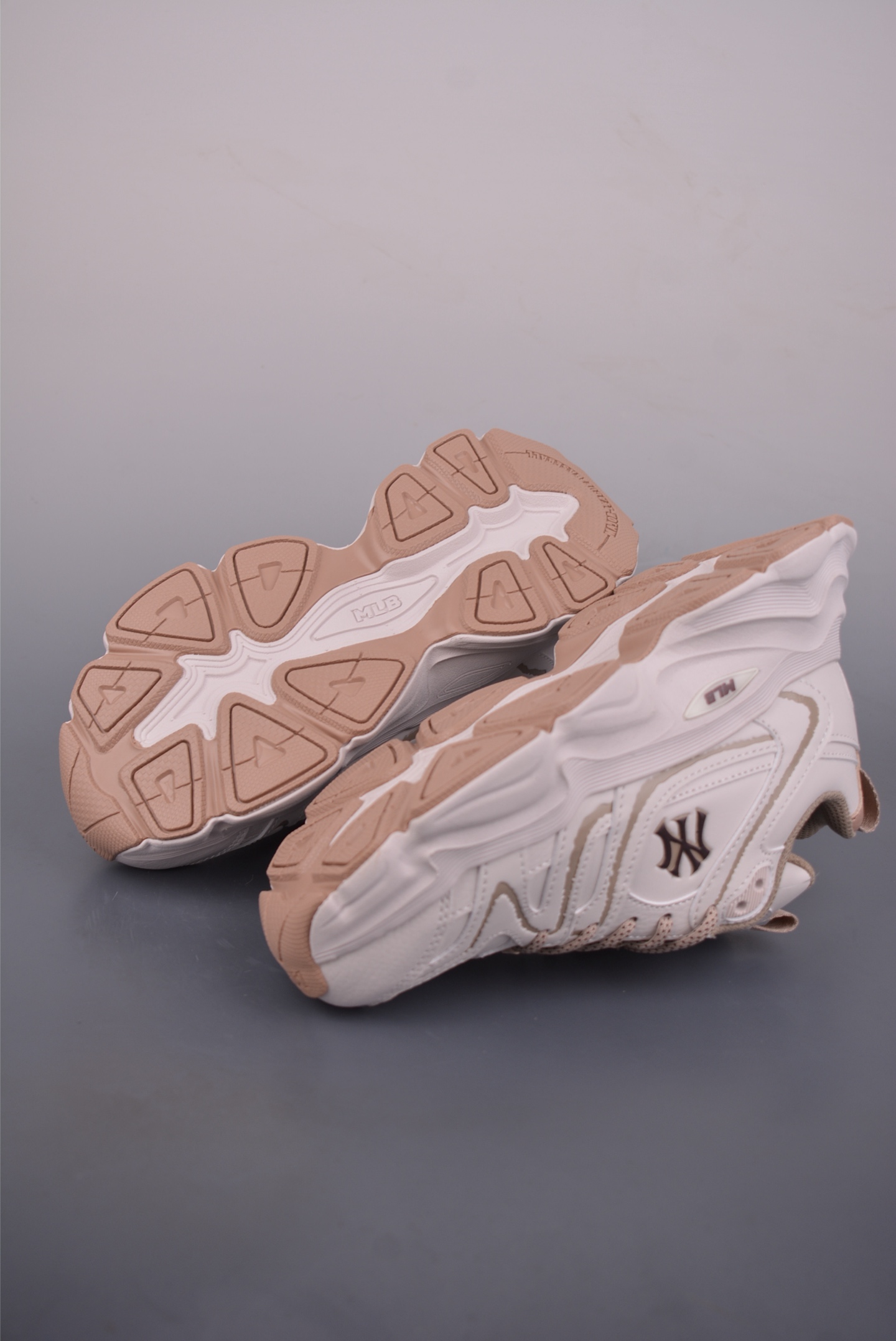MLB CHAMP CHUNKY VINTAGE NB 纽约洋基队 潮流时尚厚底运动鞋 3ASHCCO5N-High Quatity Cheap Brand wholesale wholesaler seller Clothes Bags handbags Sneakers Top Fashion Clothing Shoes from China Factory Chinese suppliers best Quality Beautiful Price MLB CHAMP CHUNKY VINTAGE NB 纽约洋基队 潮流时尚厚底运动鞋 3ASHCCO5N