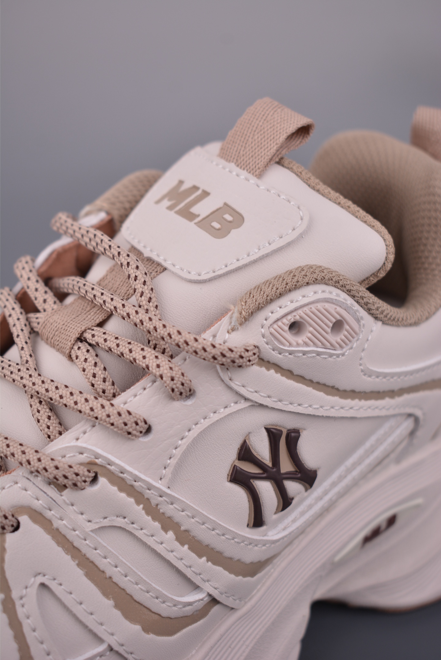 MLB CHAMP CHUNKY VINTAGE NB 纽约洋基队 潮流时尚厚底运动鞋 3ASHCCO5N-High Quatity Cheap Brand wholesale wholesaler seller Clothes Bags handbags Sneakers Top Fashion Clothing Shoes from China Factory Chinese suppliers best Quality Beautiful Price MLB CHAMP CHUNKY VINTAGE NB 纽约洋基队 潮流时尚厚底运动鞋 3ASHCCO5N